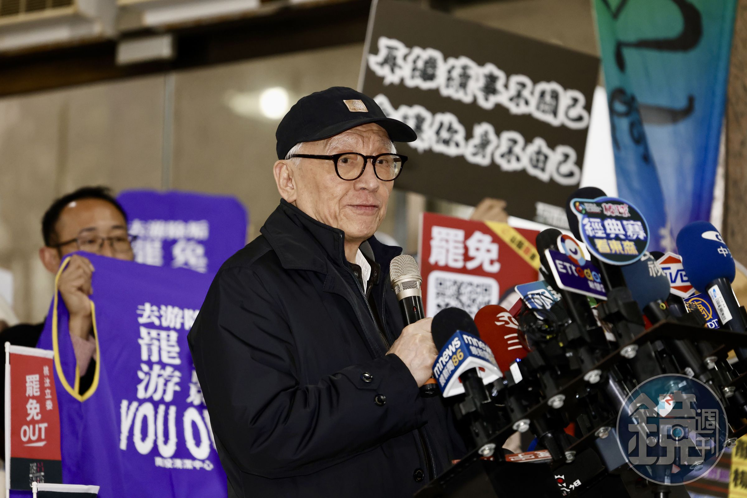 前聯電董事長曹興誠遞交19案罷免送件(18案立委、1案縣市長)。