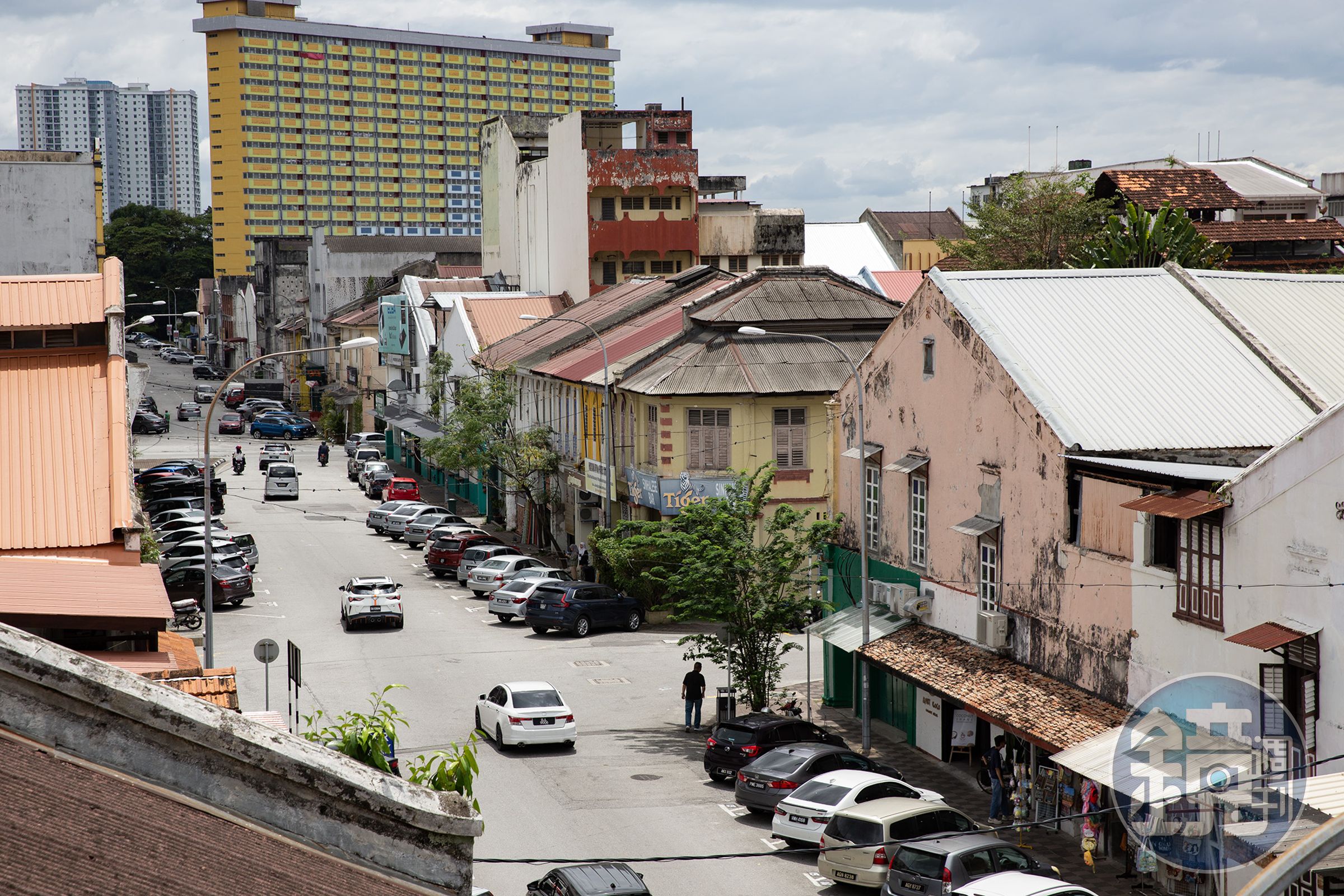 怡保是一座充滿魅力的城市，將歷史、文化、美食和自然景觀完美地結合在一起。