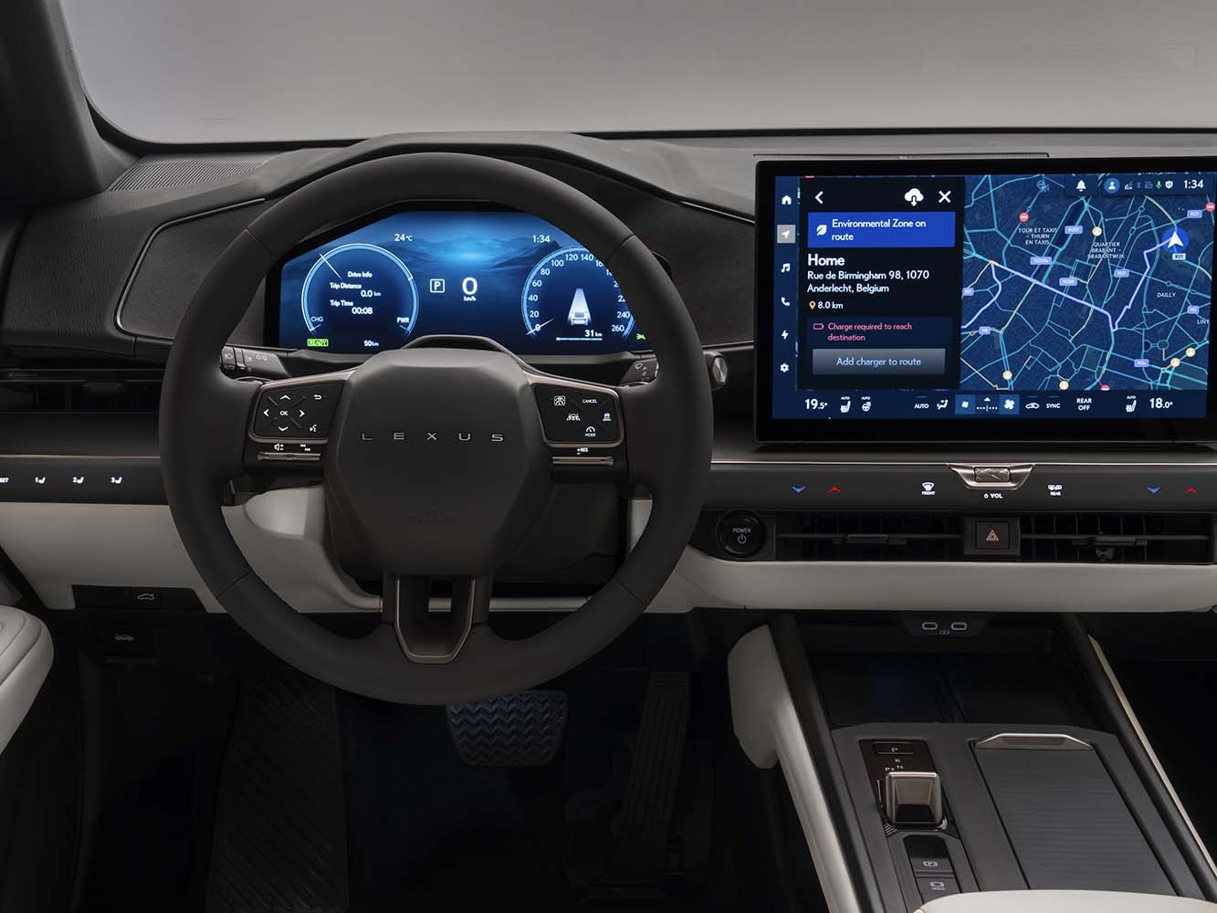 車內則延續了近年來LEXUS招牌的「Tazuna」概念,以12.3吋的數位儀表搭配上14吋的中央螢幕所構成。