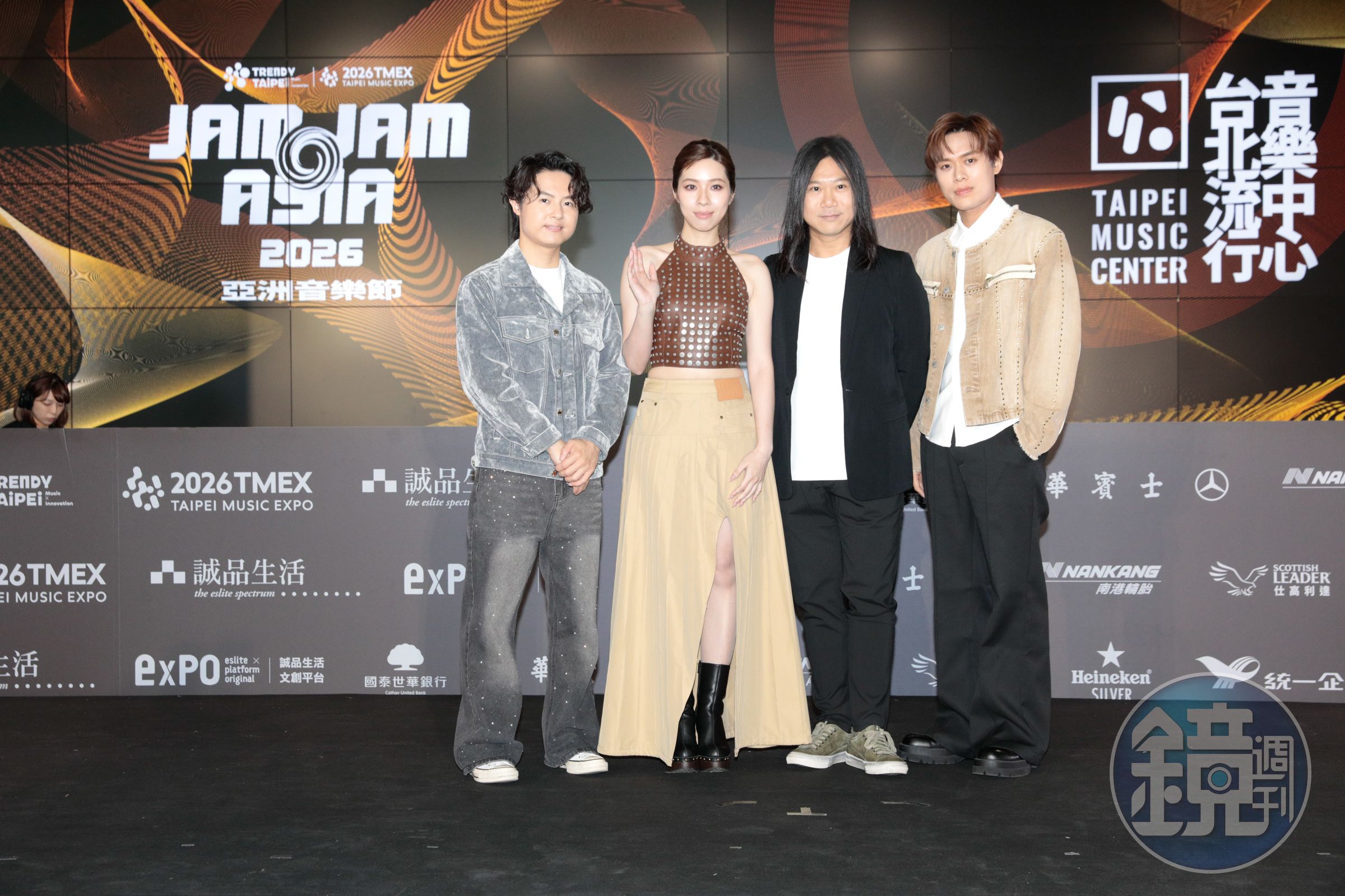 告五人 8 月 JAM JAM ASIA 聯手瑪莎組限定團。