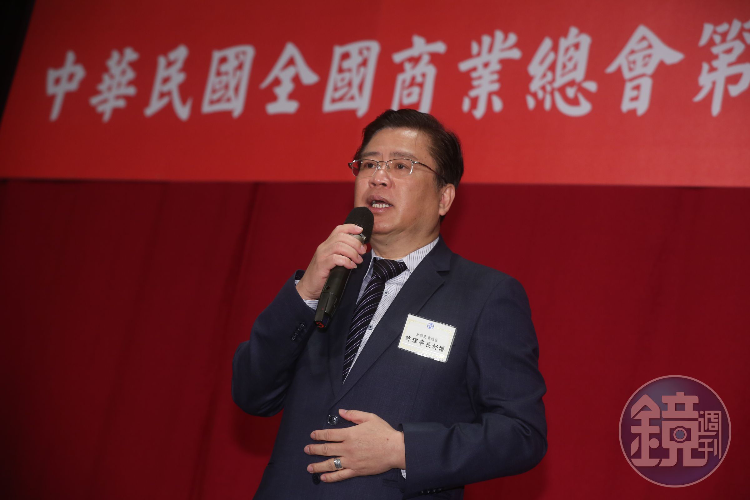 風災後部分民眾喊放修復假,商總理事長許舒博不以為然,反問「你又沒有去搬樹,你要放什麼修復假?」(本刊資料照)