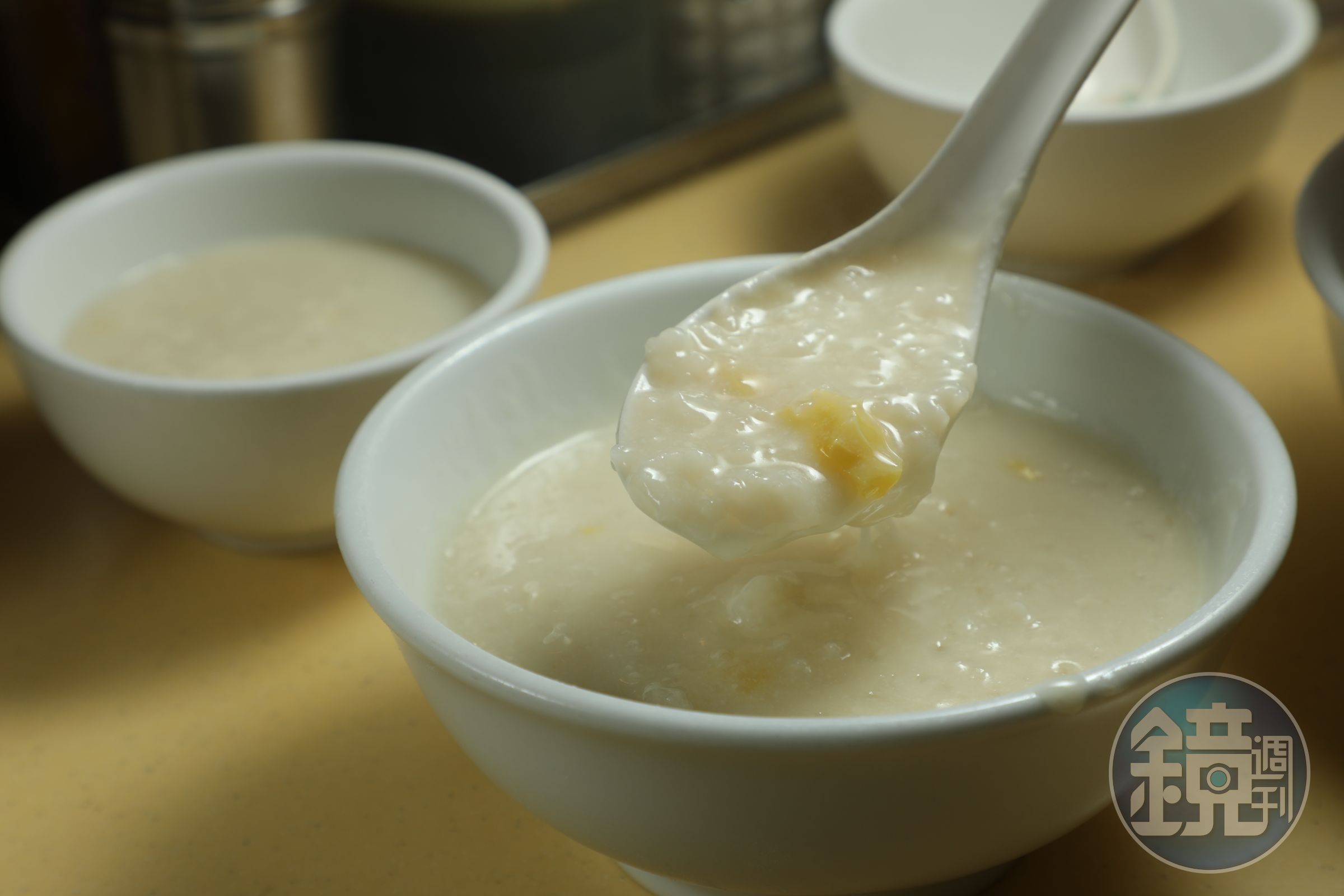 入口清香的「銀杏白粥」，供應量有限，想吃得早點上門。（港幣12元／碗）