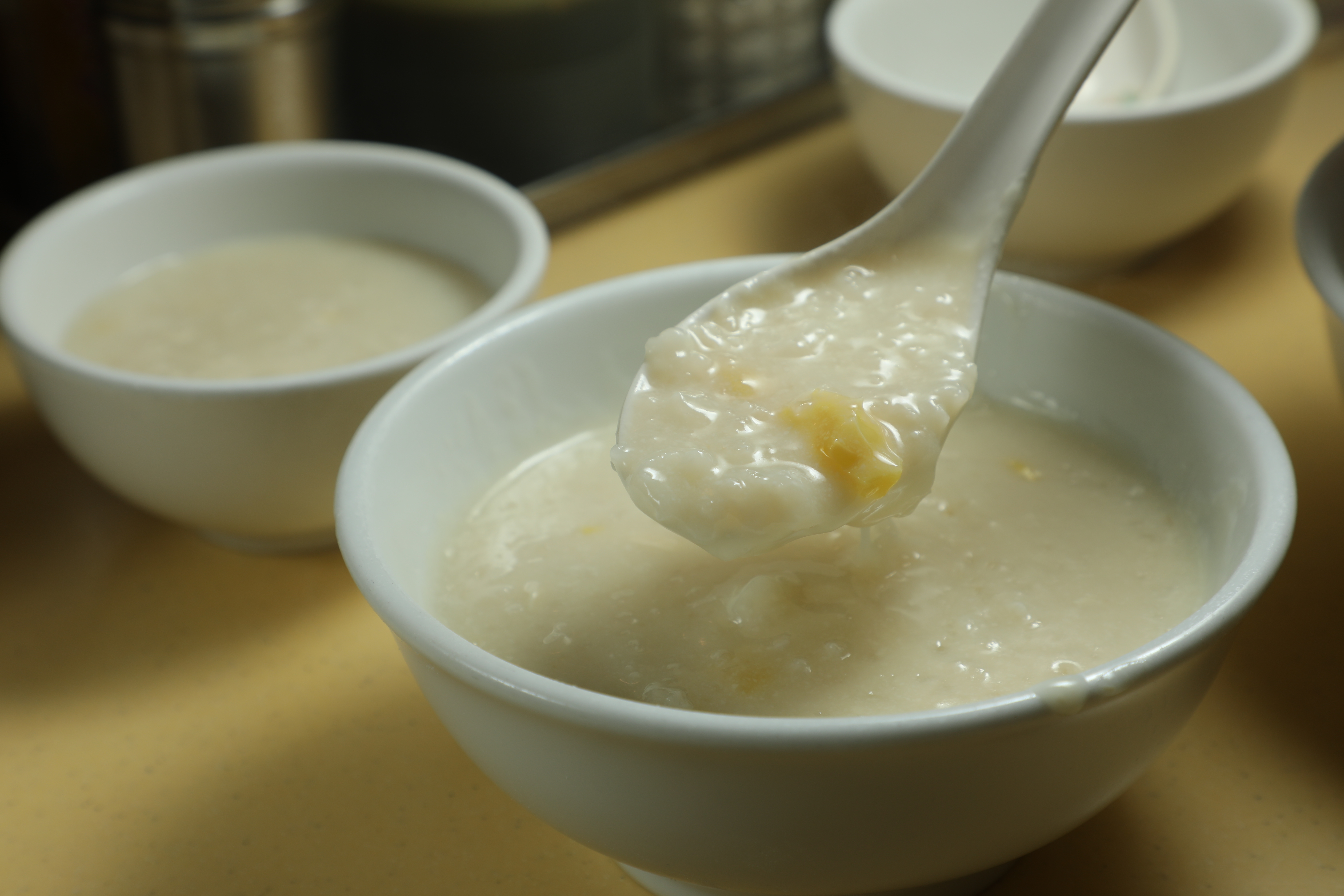入口清香的「銀杏白粥」，供應量有限，想吃得早點上門。（港幣12元／碗）
