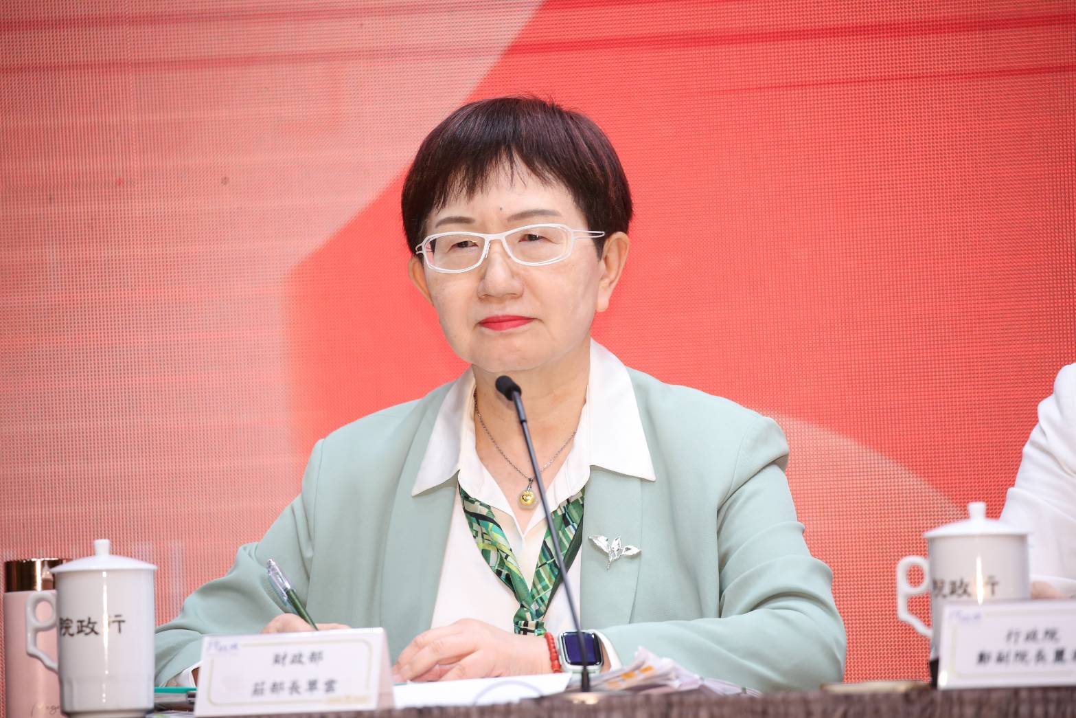 財政部長莊翠雲表示，長榮海運股利資料因重複申報出現異常，已啟動更正程序。（鏡報李鍾泉）