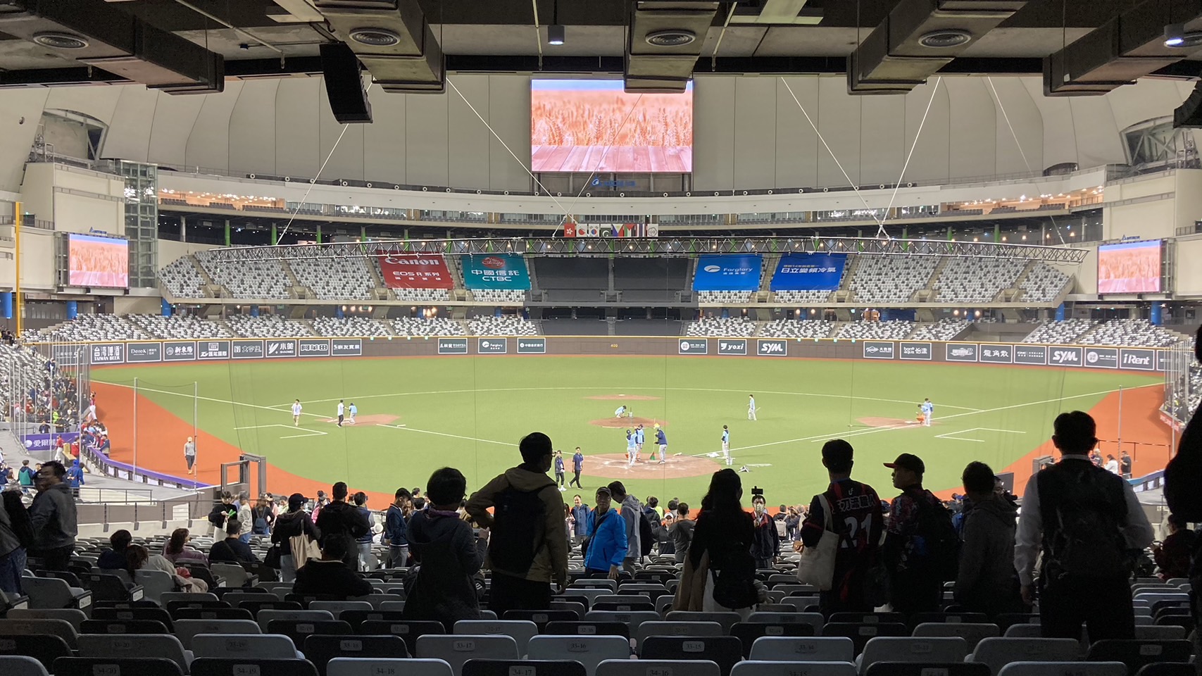 亞錦賽於大巨蛋開打，吸引萬名觀眾入場，今遠雄宣布決賽日觀眾席次確定加開。