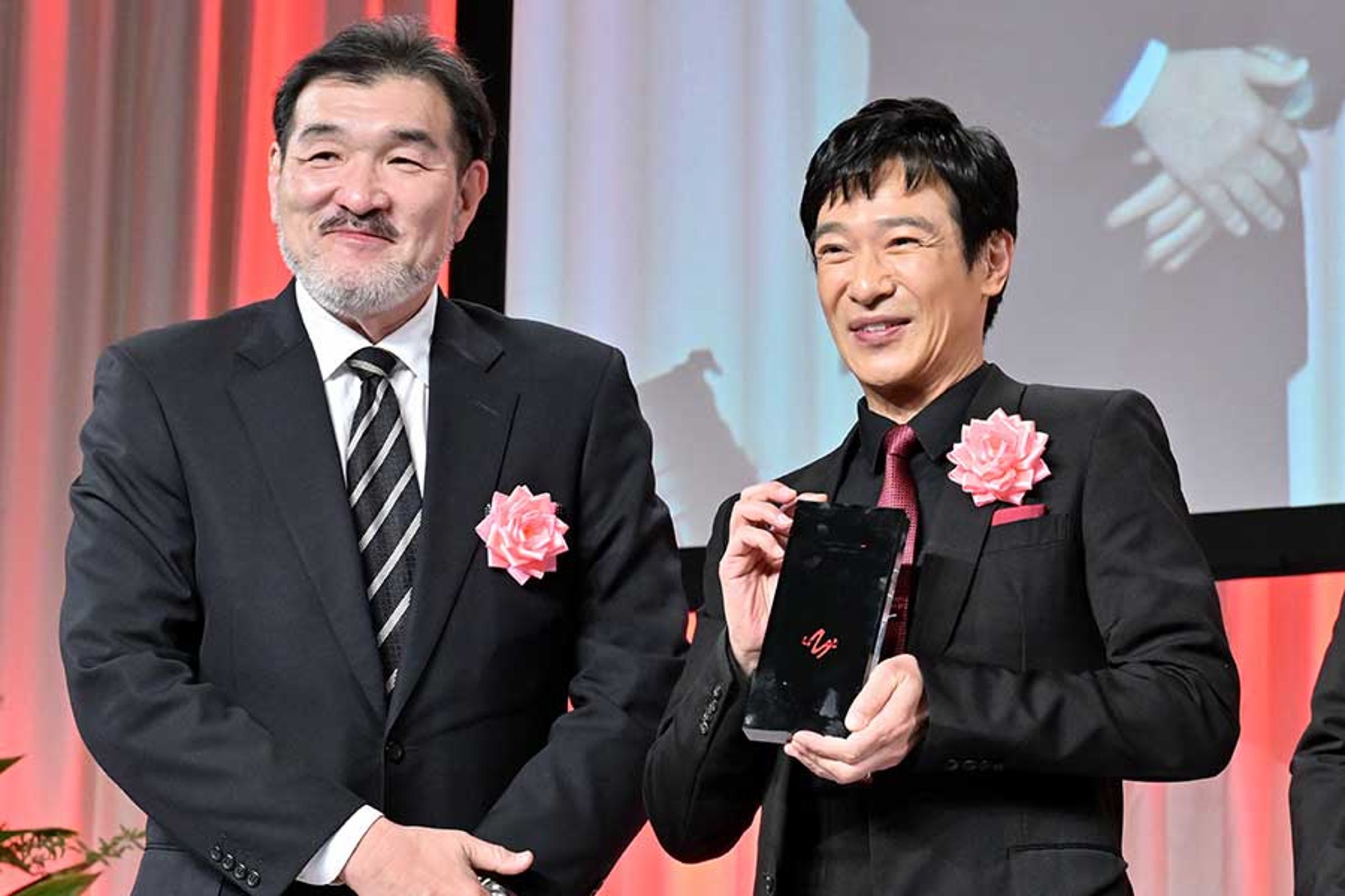 堺雅人、福澤克雄（左）再合作《VIVANT》，該劇之前曾榮獲「Digital Contents of the Year ’23／第29屆AMD大獎」的「大獎／內閣總理大臣獎」。（翻攝網路）