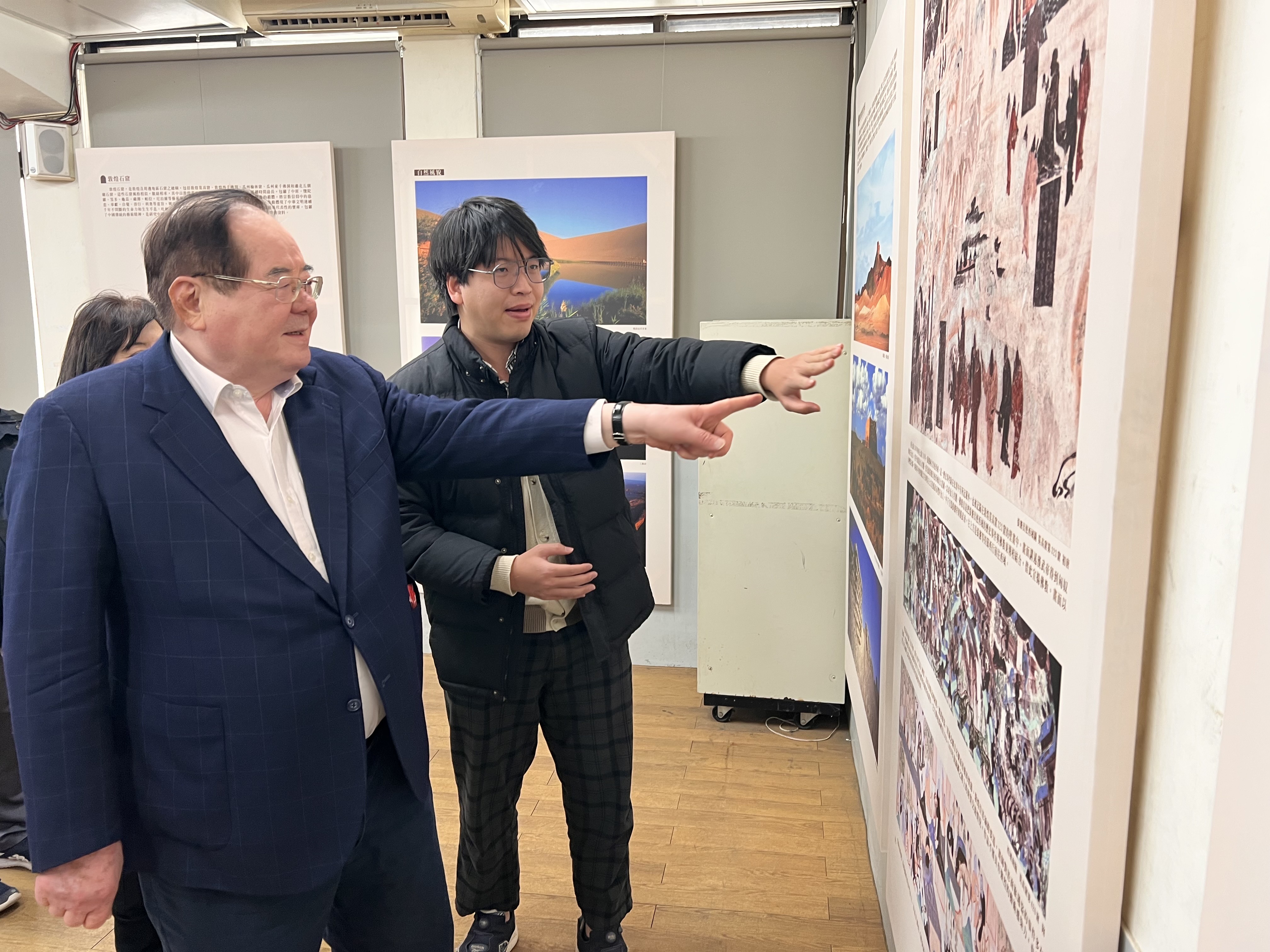 李乾龍受訪表示，這次先嗇宮辦展，是希望推廣中華文化之美。