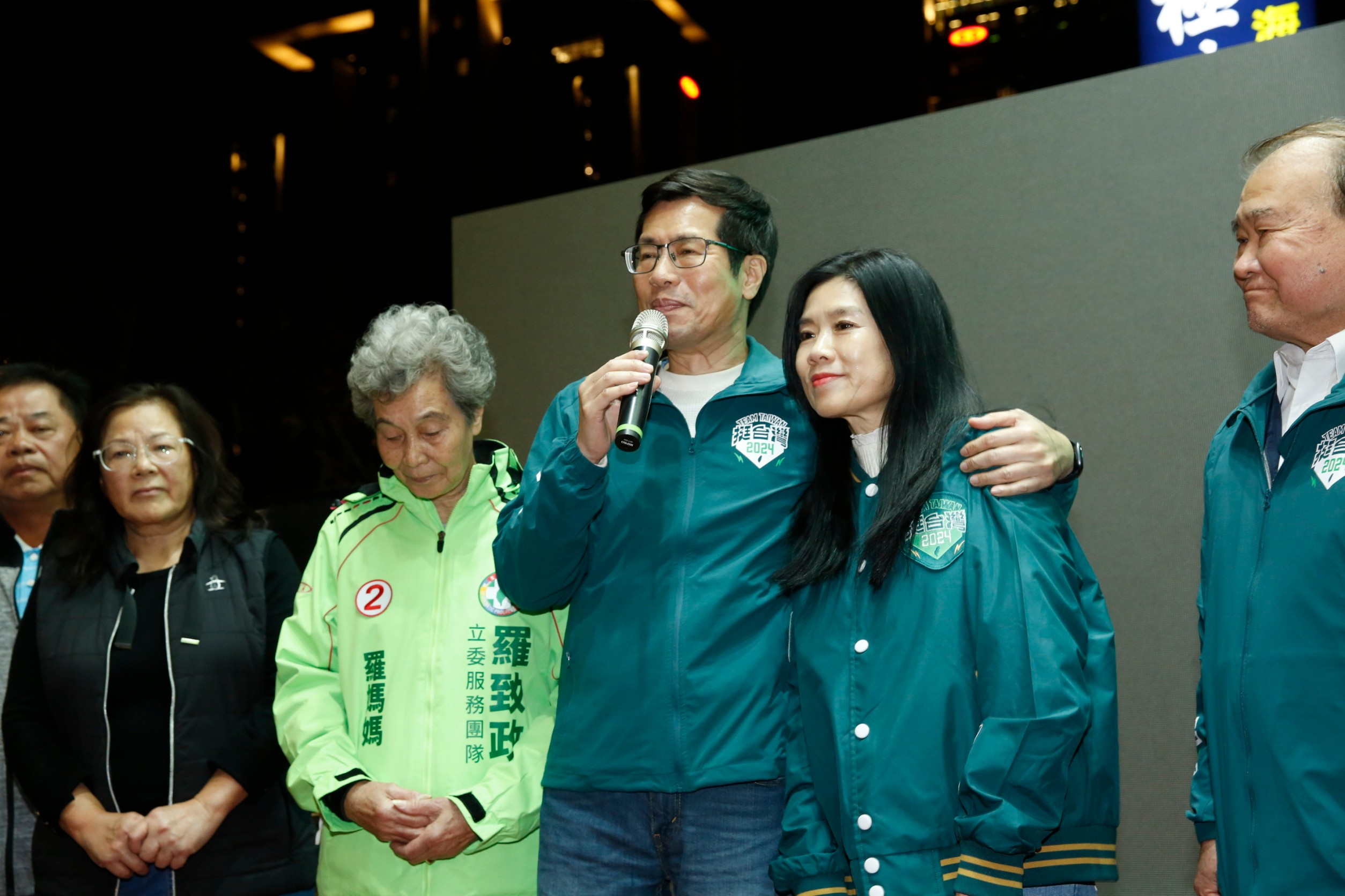 羅致政連任失敗，宣布敗選。