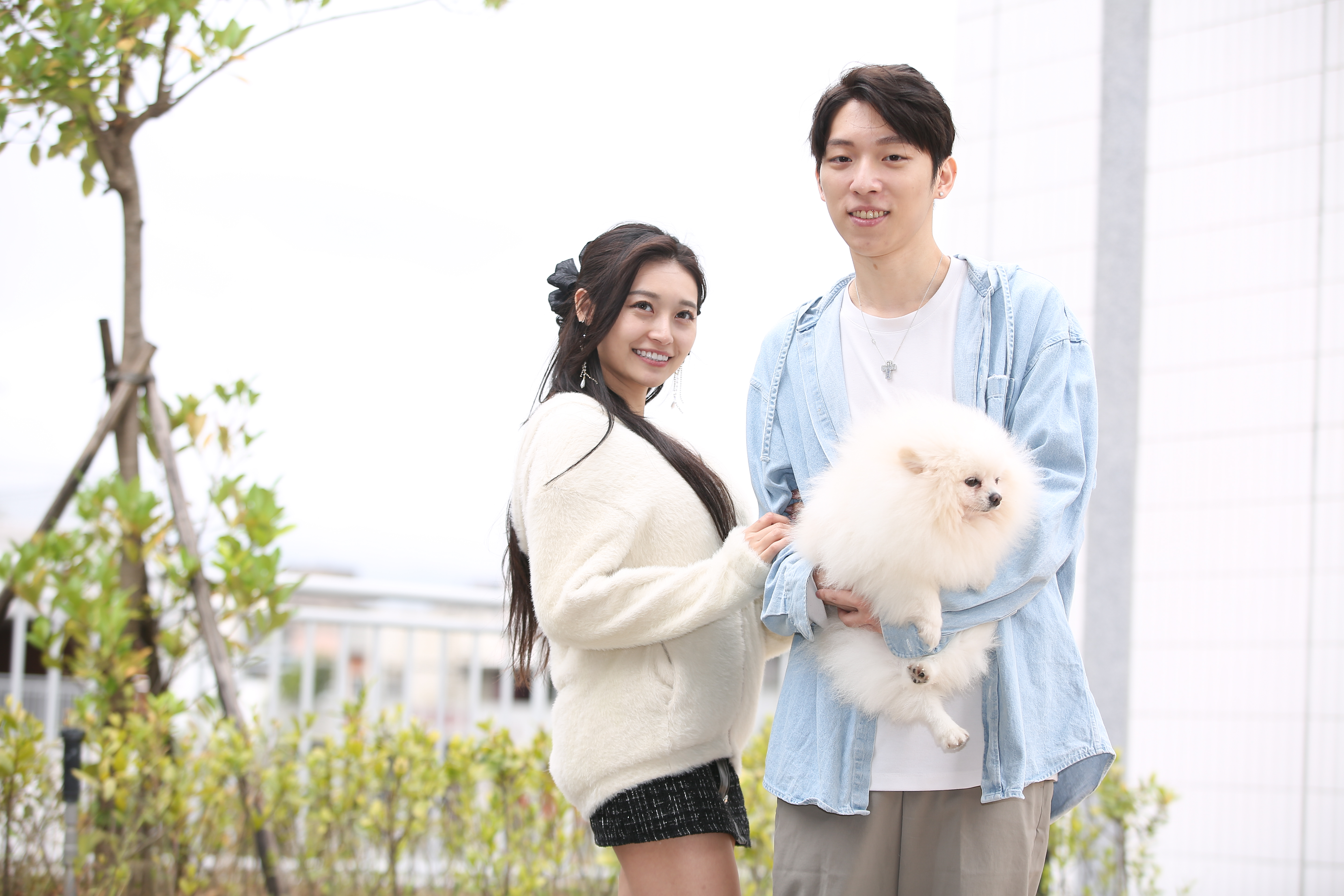 祈錦鈅與老公阿翰出席公益活動。