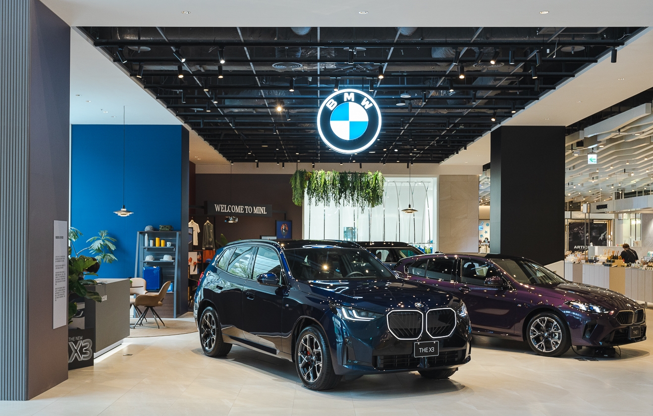 此次，汎德永業集團旗下的BMW台北汎德進駐台北大直指標性購物地標「NOKE忠泰樂生活」，打造全新「BMW品牌體驗店」，匯聚多元車款陣容，滿足車迷對駕馭樂趣與極致性能的追求