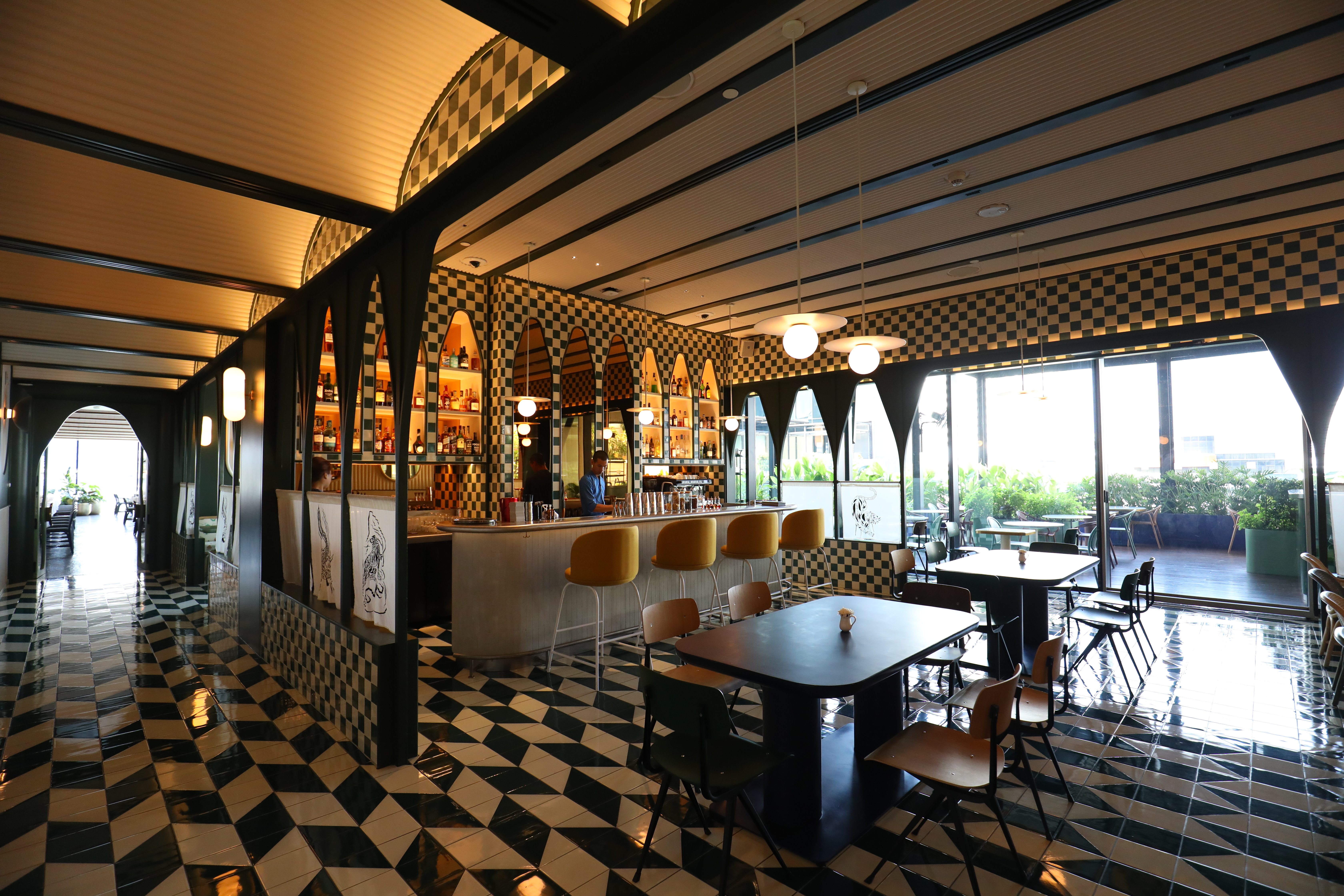 全天候餐廳「The Parlour」提供早餐服務，同時也是時髦的交誼廳與休憩空間。