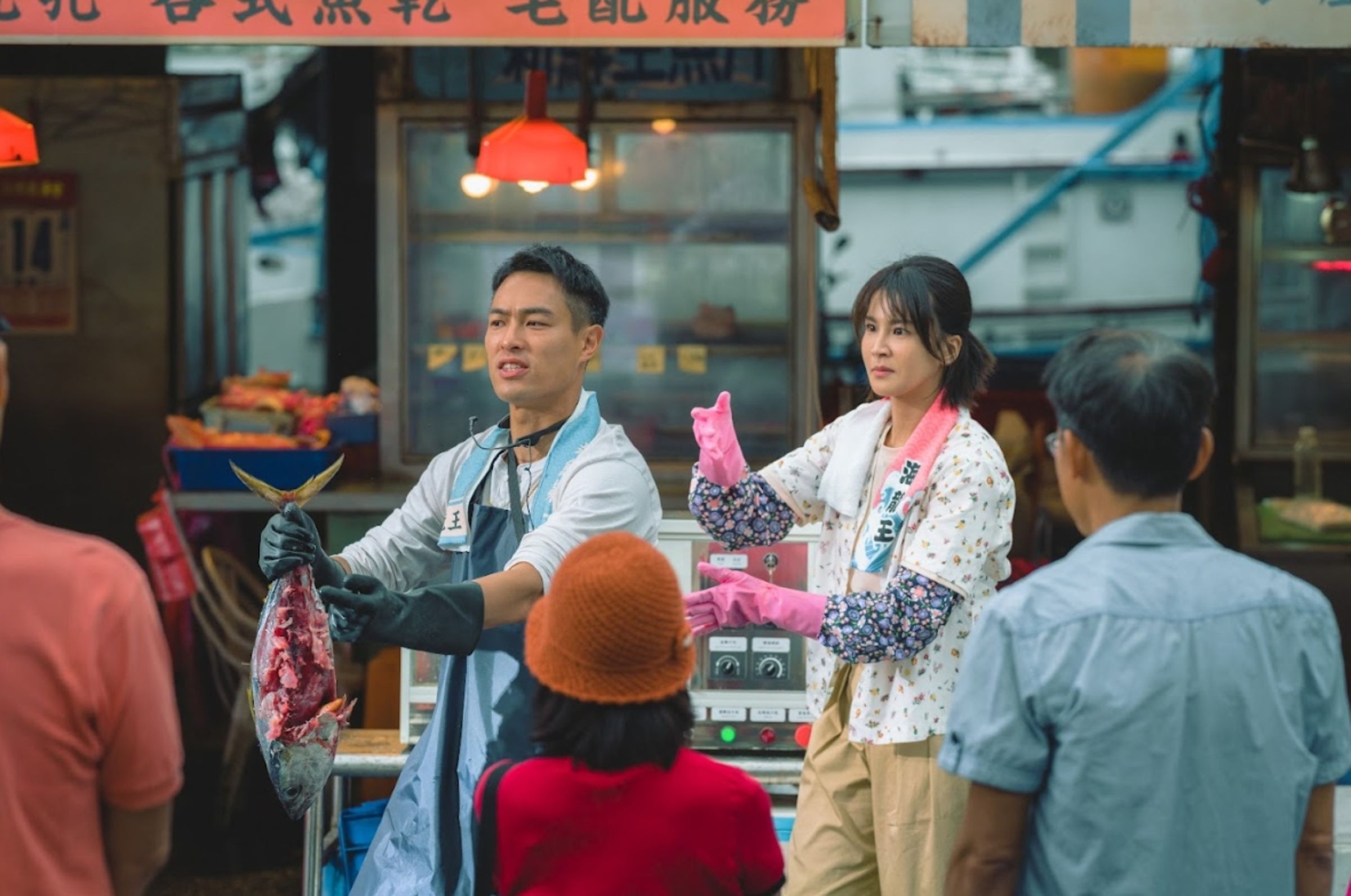 曾沛慈在影集《太太太厲害》和楊祐寧飾演一對可愛的鄉下夫妻。（鹿路電影提供）