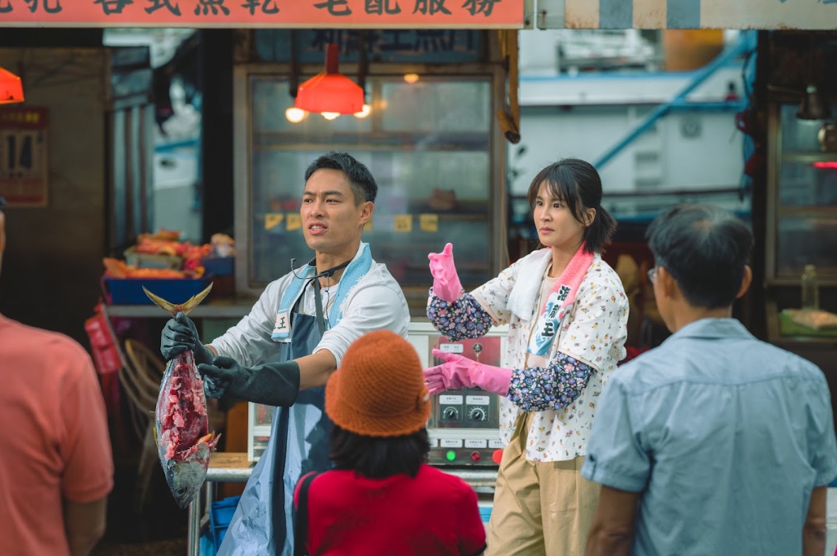 曾沛慈在影集《太太太厲害》和楊祐寧飾演一對可愛的鄉下夫妻。（鹿路電影提供）