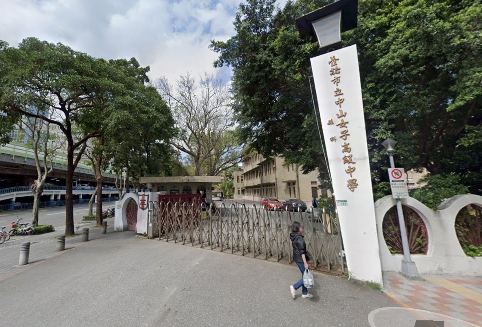 離奇！碎石飛越馬路打破中山女高玻璃　校外工地挨罰1.8萬