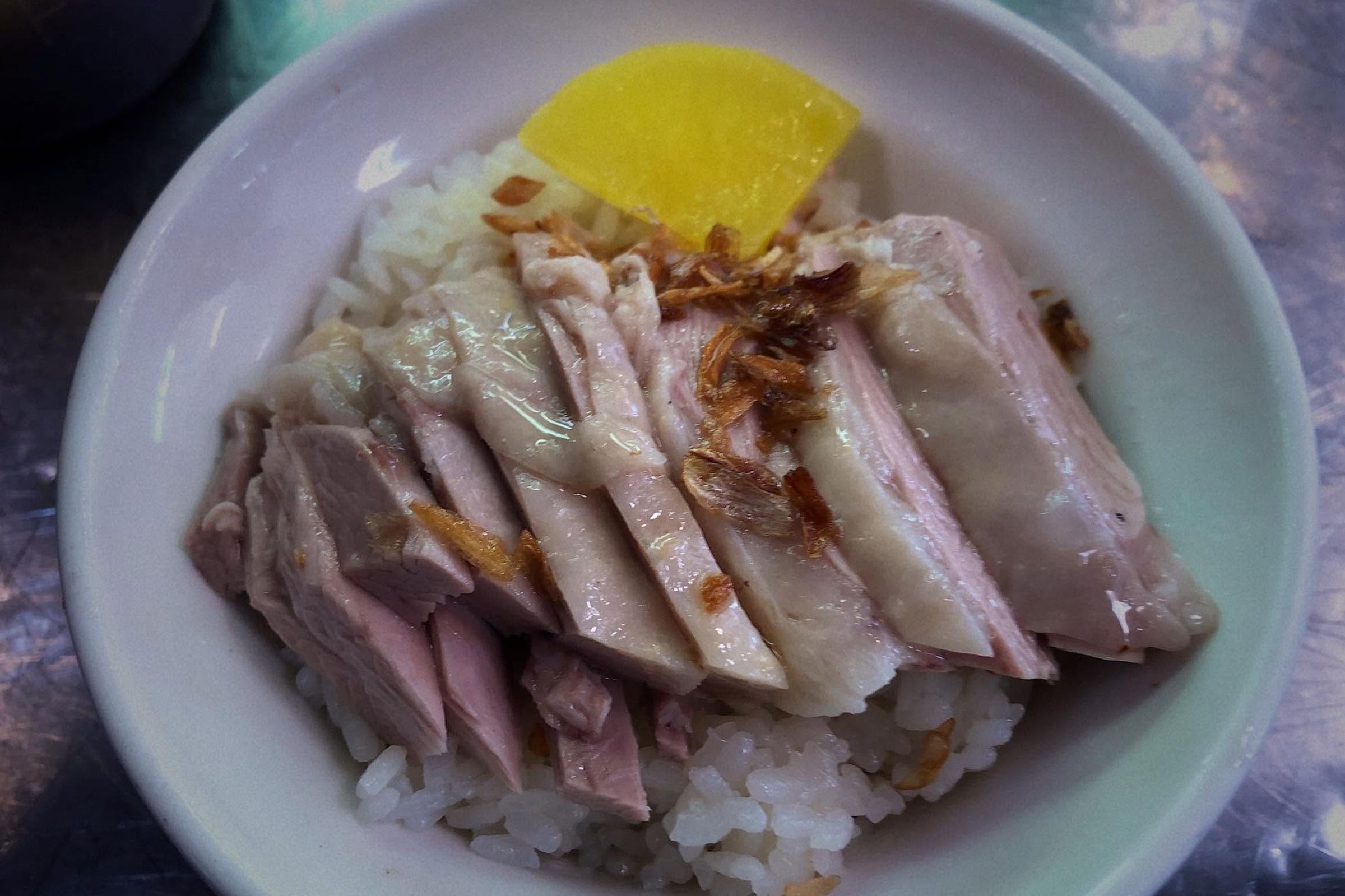 嘉義知名排隊名店「阿宏師火雞肉飯」爆發疑似集體食物中毒事件。(翻攝自阿宏師火雞肉飯臉書)