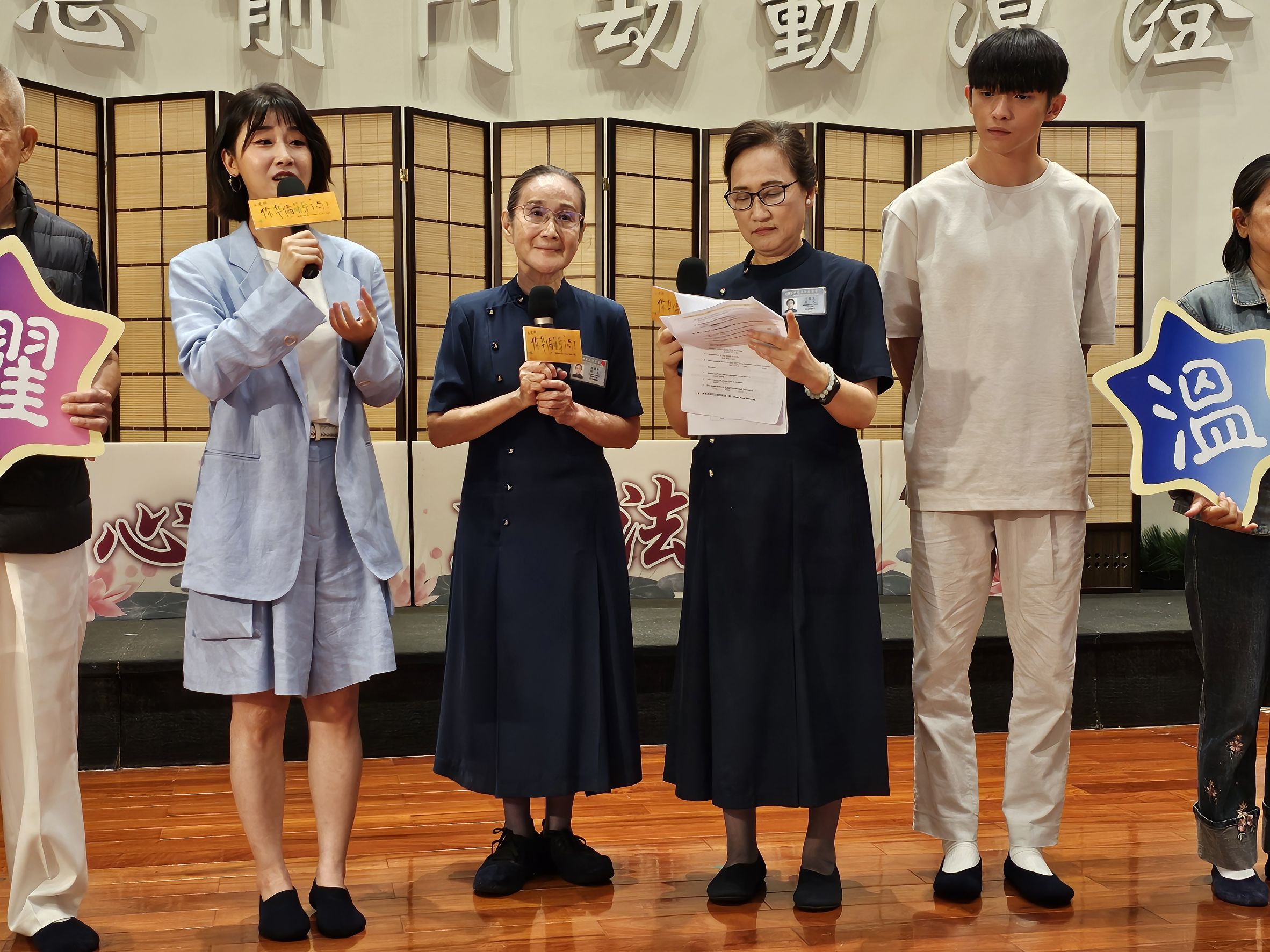 朱芷瑩跟林輝瑝24日南下到高雄宣傳《你準備萌芽了嗎？》。（大愛提供）