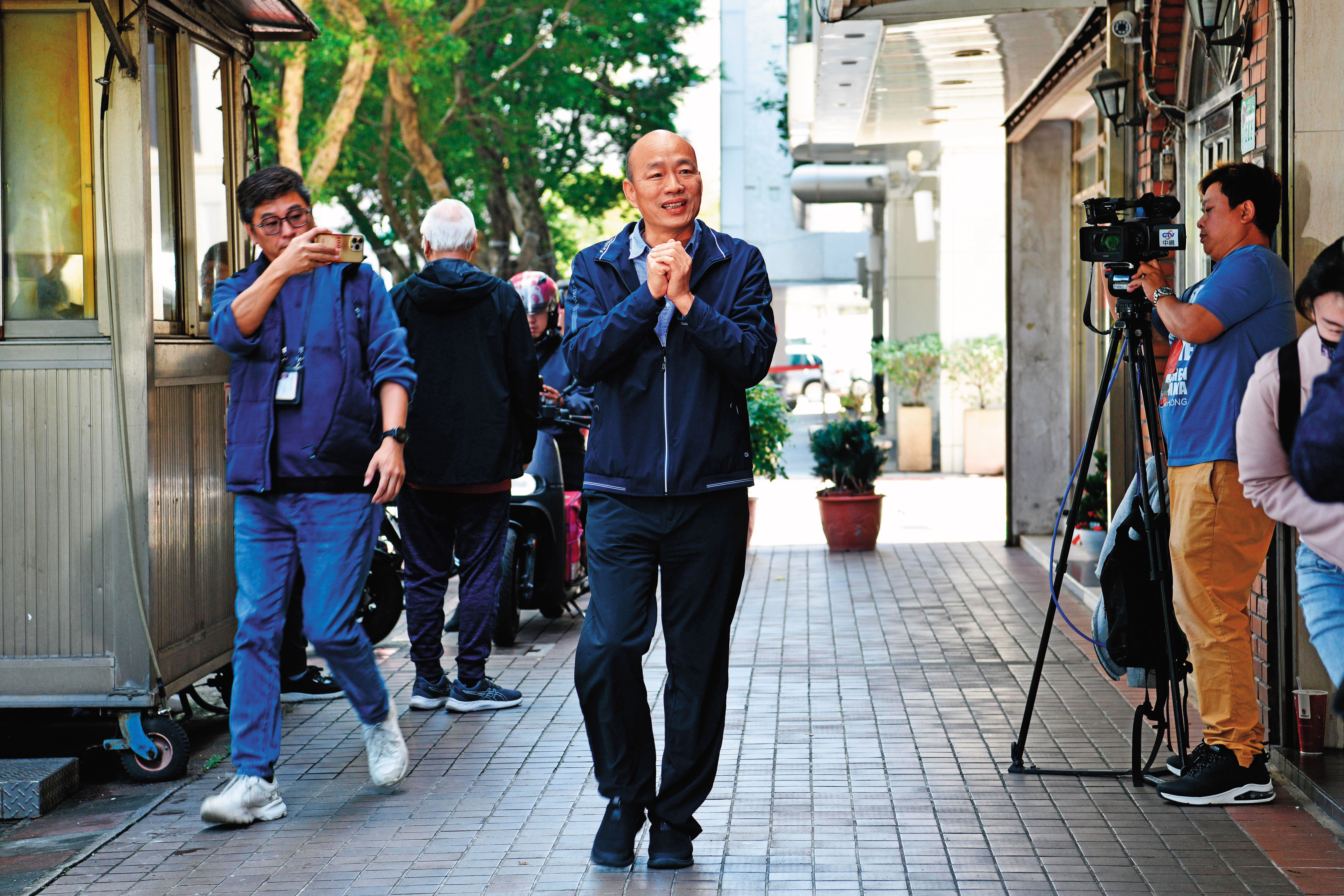 韓國瑜21日宴請藍委，並喊話立院正副院長選舉與江啟臣雙進雙出，展現強力護江態度。