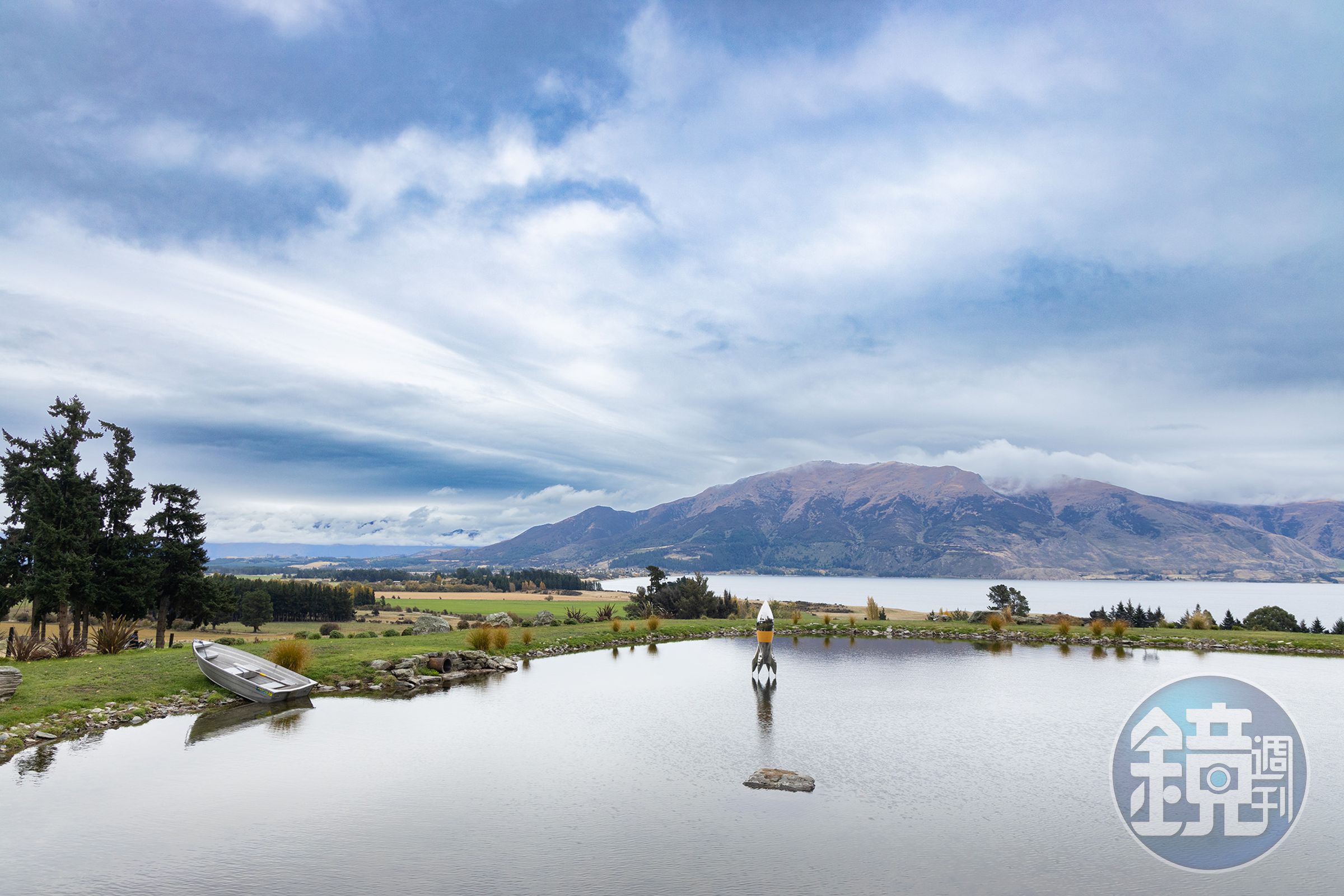 「Lake Hāwea Station」座落紐西蘭南島的哈威亞湖畔,是紐澳地區第一座負碳排農場,這裡依山傍湖,景色十分迷人。