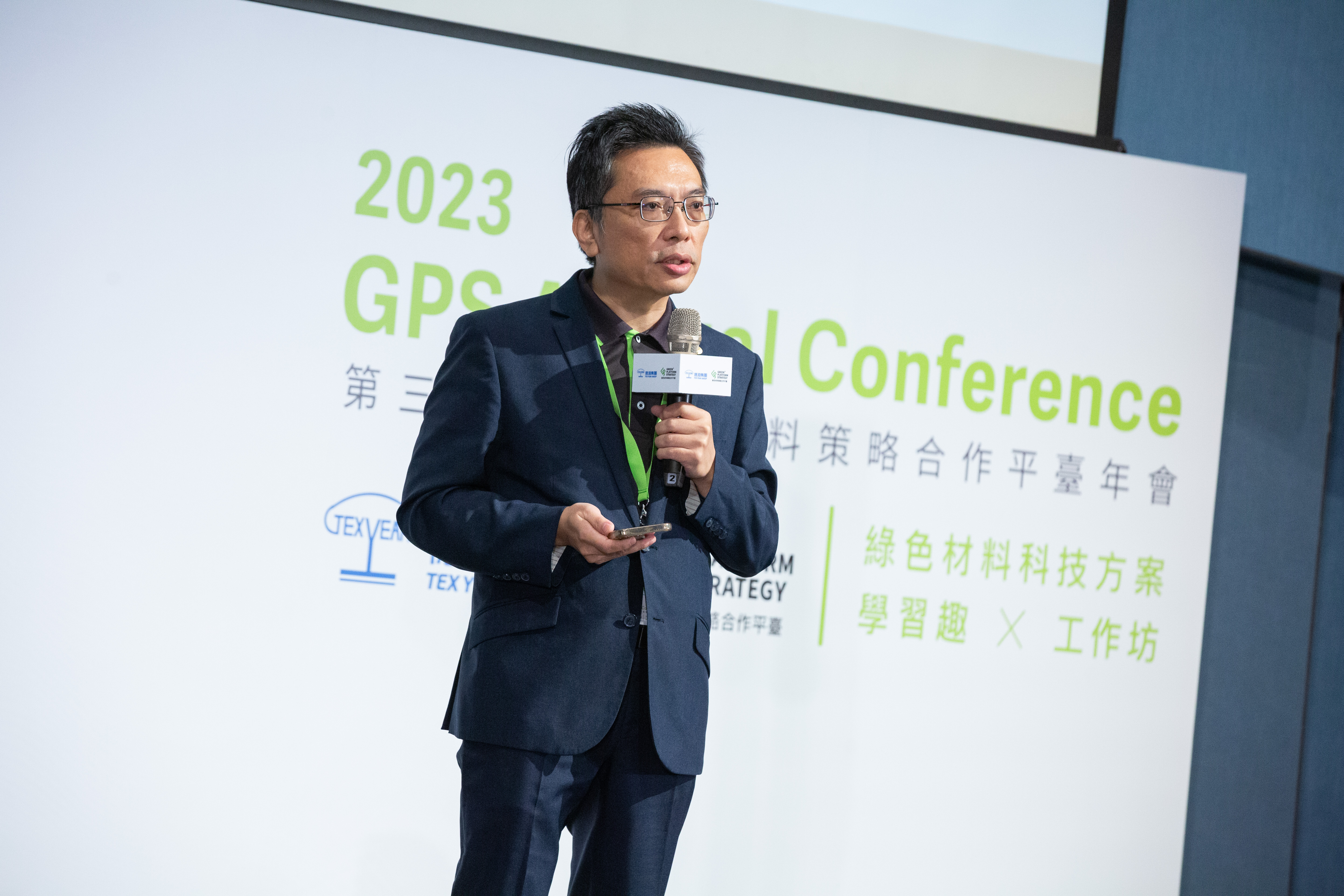 蕭向志創立綠色材料策略合作平台（GPS），串聯上游供應鏈、下游客戶，媒合、開發出適合的ESG 產品，包括黑松、義美、群創等皆為合作夥伴。（翁睿坤攝）