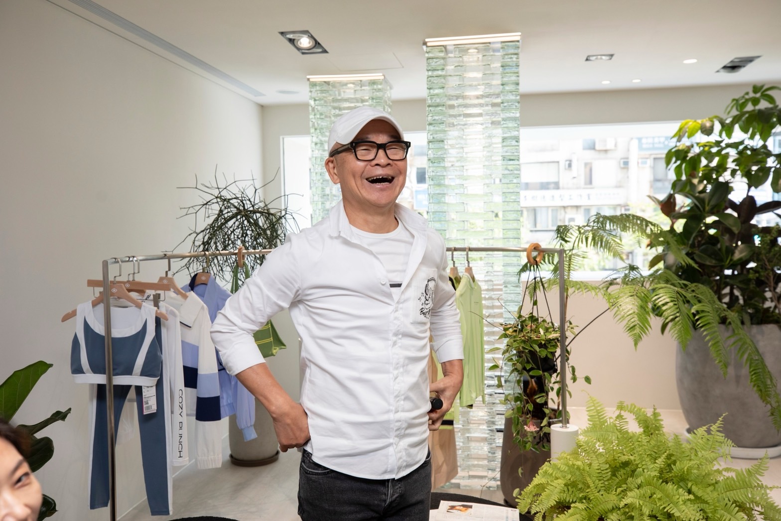 依洛國際創辦人劉本謙馳騁台灣服裝界25年，他正能量滿滿。