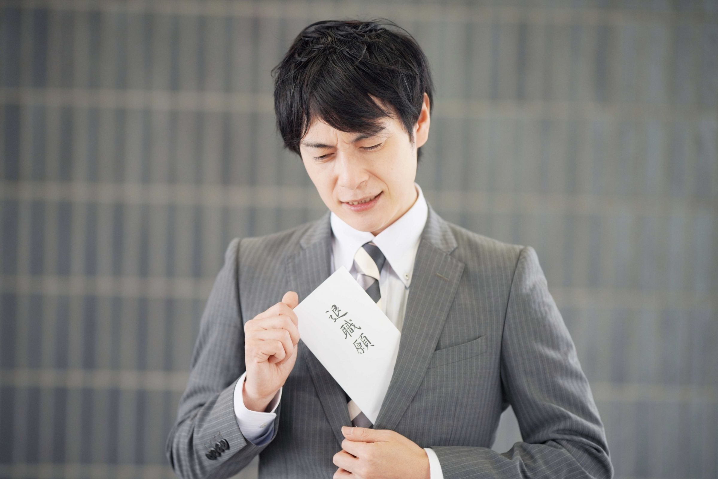 本掀起代客辭職風潮,幫顧客解決向公司提出辭職的行政流程。(示意圖,photoAC)
