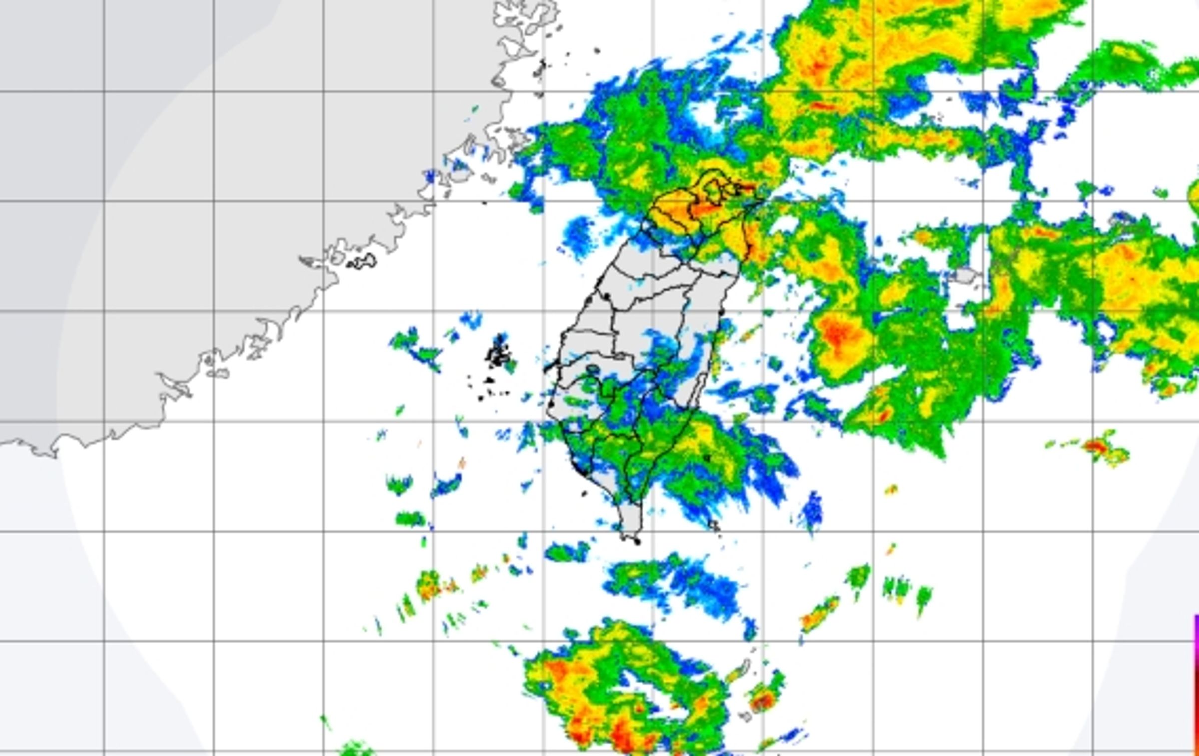 粉專提醒「交會帶就在北海岸這一帶，雙北、桃園、基隆，大雨持續中，小心積淹水！」（翻攝自中央氣象署官網）