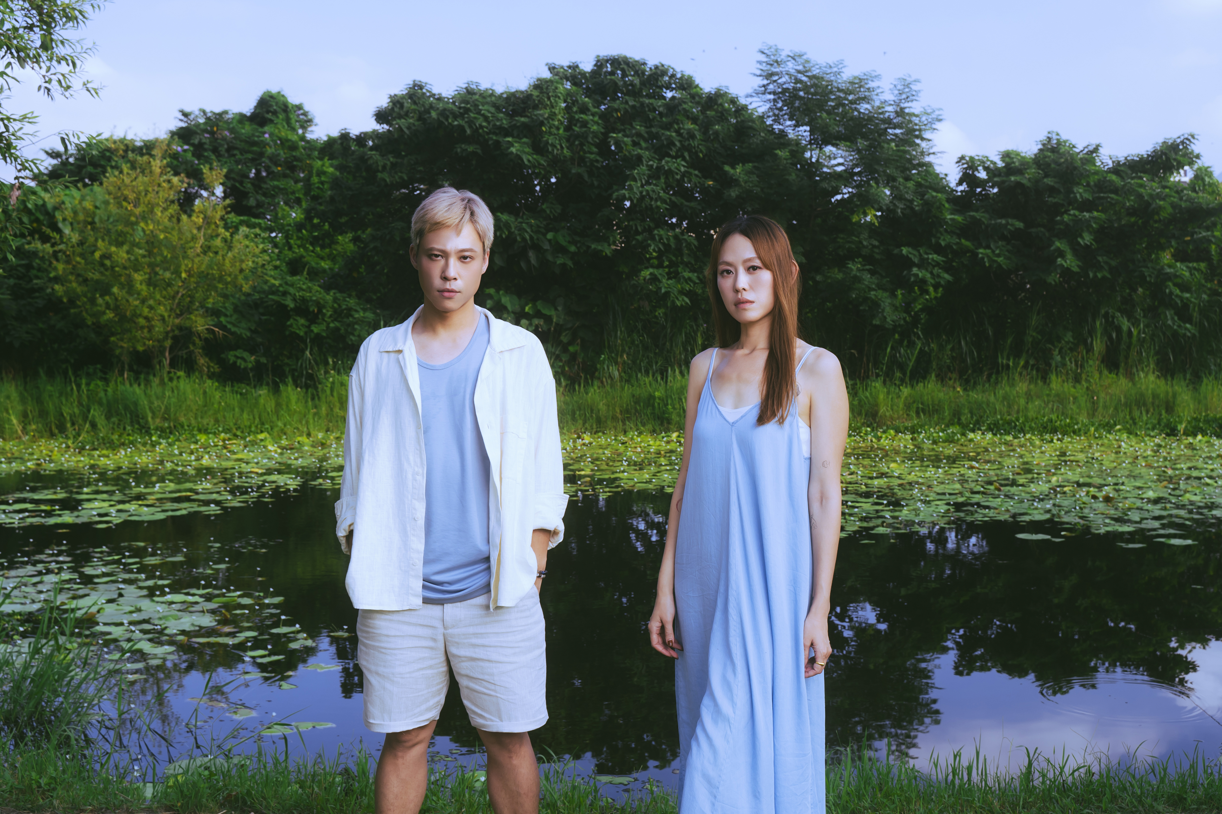 劇場演員鮑奕安、趙欣怡是好友,今年決定合組「涉岸会社」,發展劇場及以外事業的更多可能。(涉岸会社提供,蘇郁涵攝)