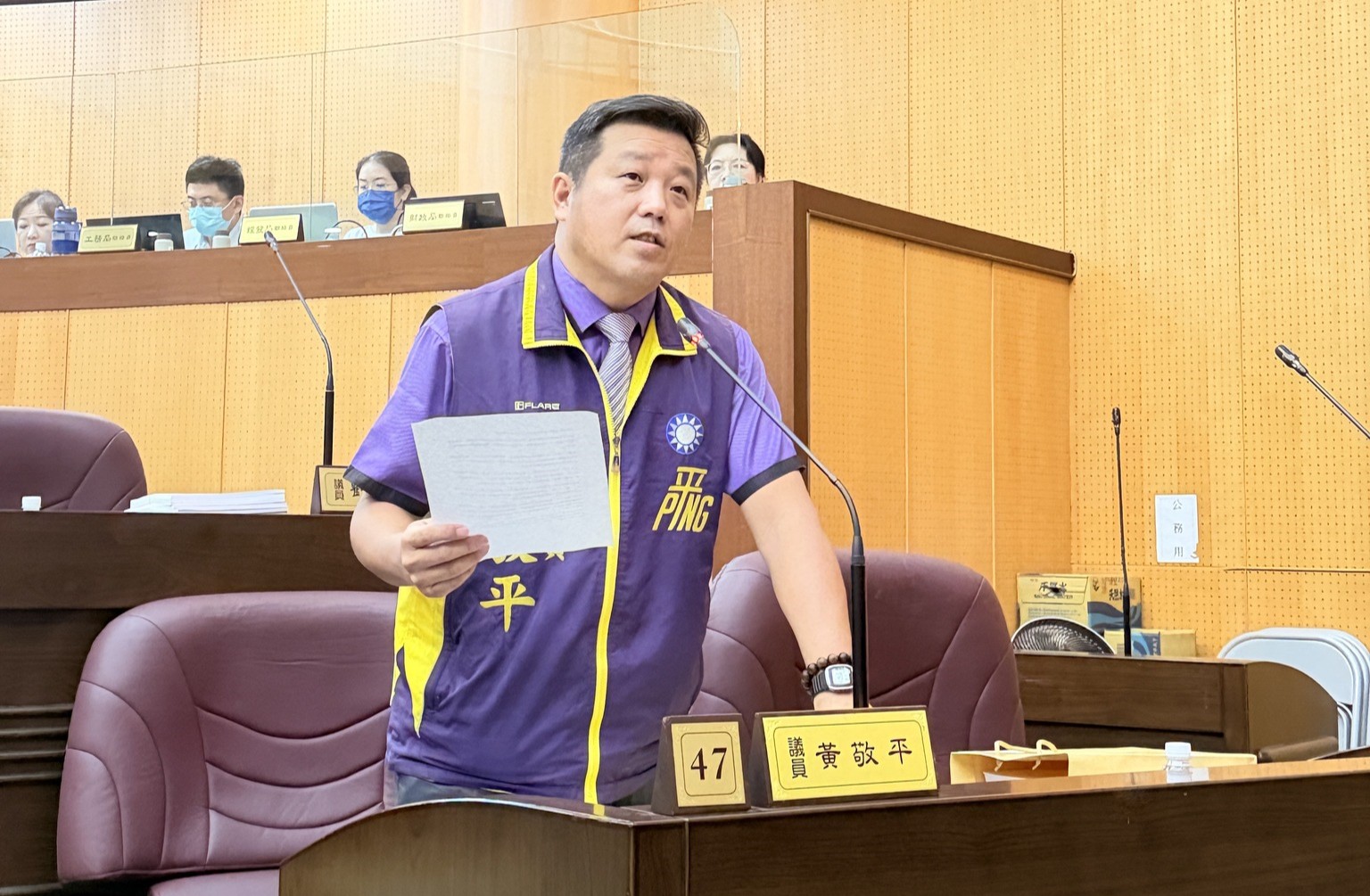 國民黨桃園市議員黃敬平被點名背刺藍營自己人。（翻攝自黃敬平臉書）