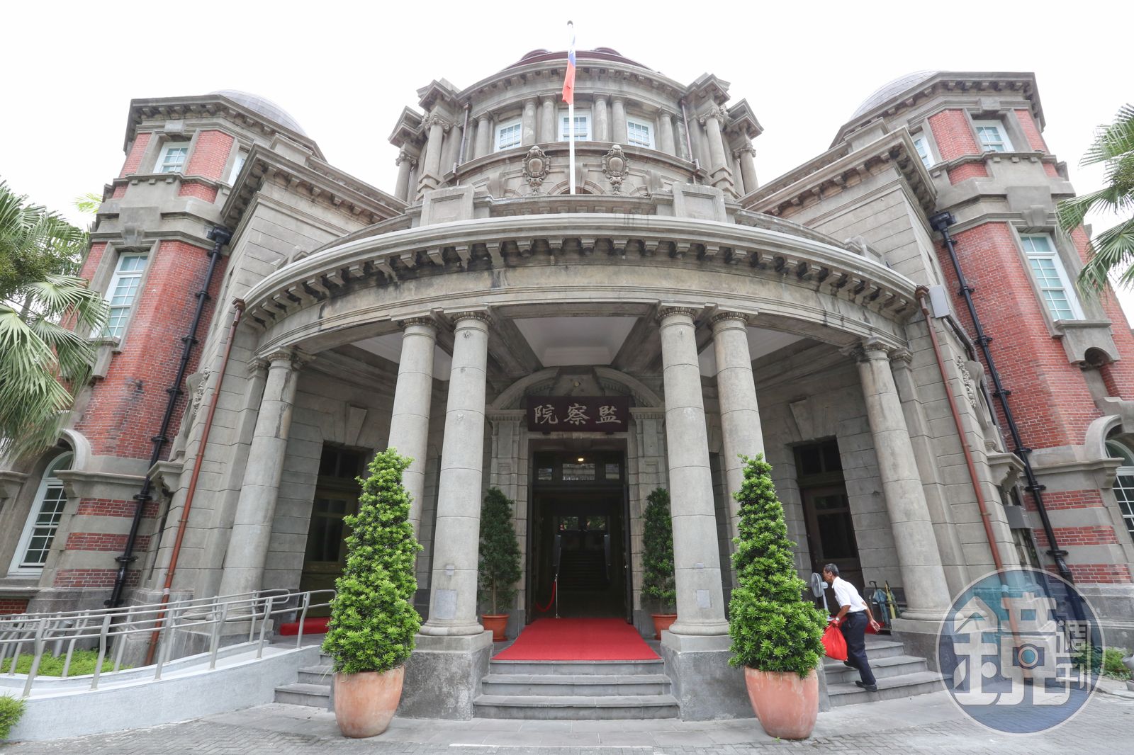 北市監察院傳死亡意外!技工頭頸重創身亡 妻兒悲痛到場指認