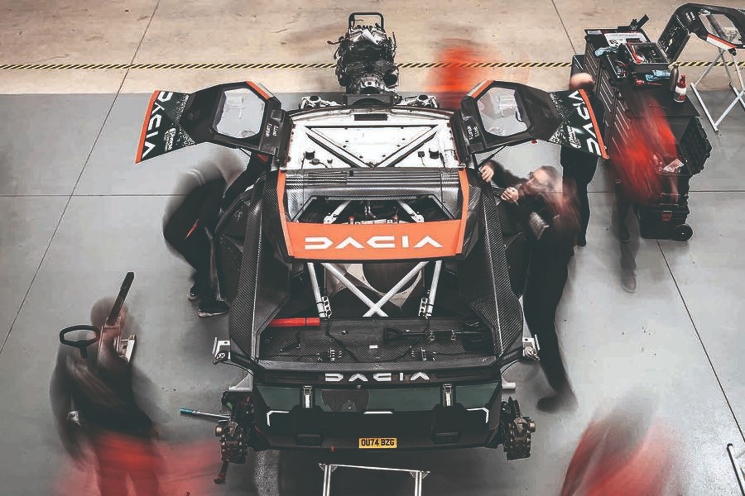 合作夥伴--英國工程 Prodrive曾助力 WRC 傳奇車手 Sébastien Loeb 奪得世界級賽事榮耀，而此次他們將技術與經驗無縫結合到 Sandrider 的開發中。