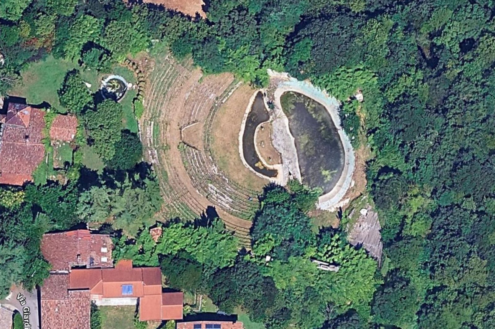 史上最扯假古蹟...騙了20年!他夷平山丘自建「古羅馬遺址」削觀光客 瞎掰埃及豔后、茱麗葉來過