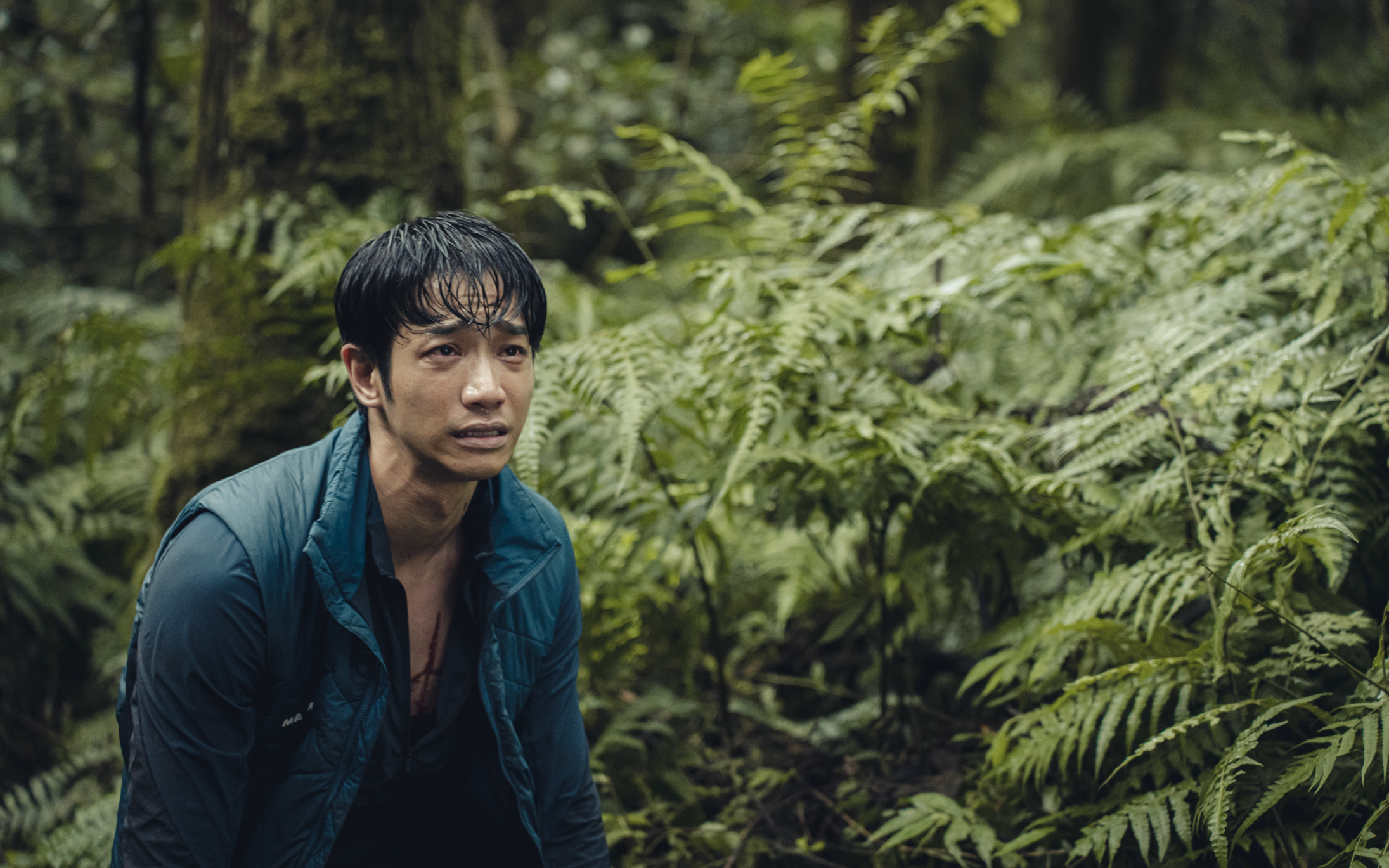 劉以豪為貼近角色飽受精神折磨狀態刻意停止健身，全身肌肉消風，看起來瘦了一圈。（威視提供）