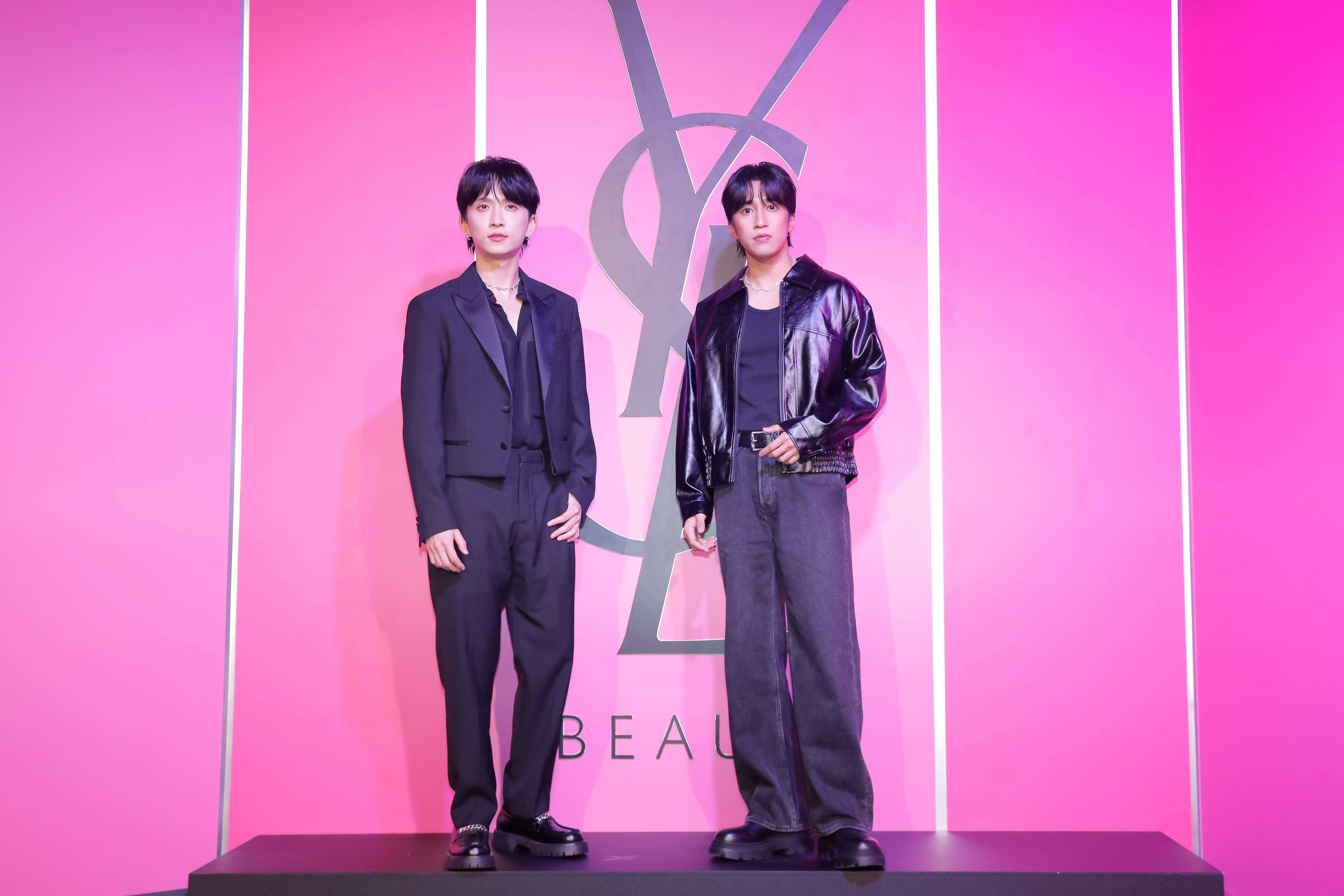 邱鋒澤（左）與婁峻碩（右）擔任YSL BEAUTY LIGHT CLUB 奢光派對活動大使。