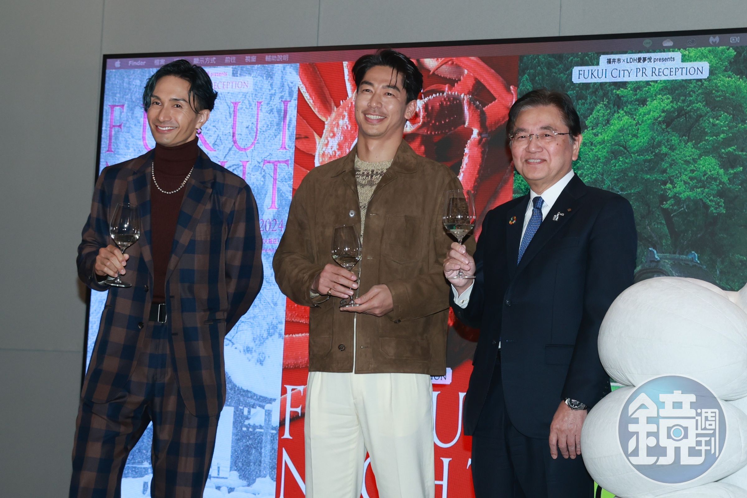 日本福井市長西行茂(右2)與放浪兄弟Akira(左2)、橘Kenchi(左1)出席「FUKUI NIGHT in 台北」活動。