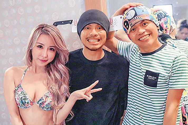 雪碧（左）曾和黃明志（中）合作拍攝MV，但私下並不熟。右為蔡阿嘎。（翻攝自YouTube）