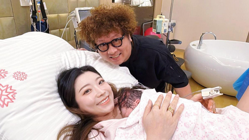 納豆、依依喜迎愛女。（經紀人提供）