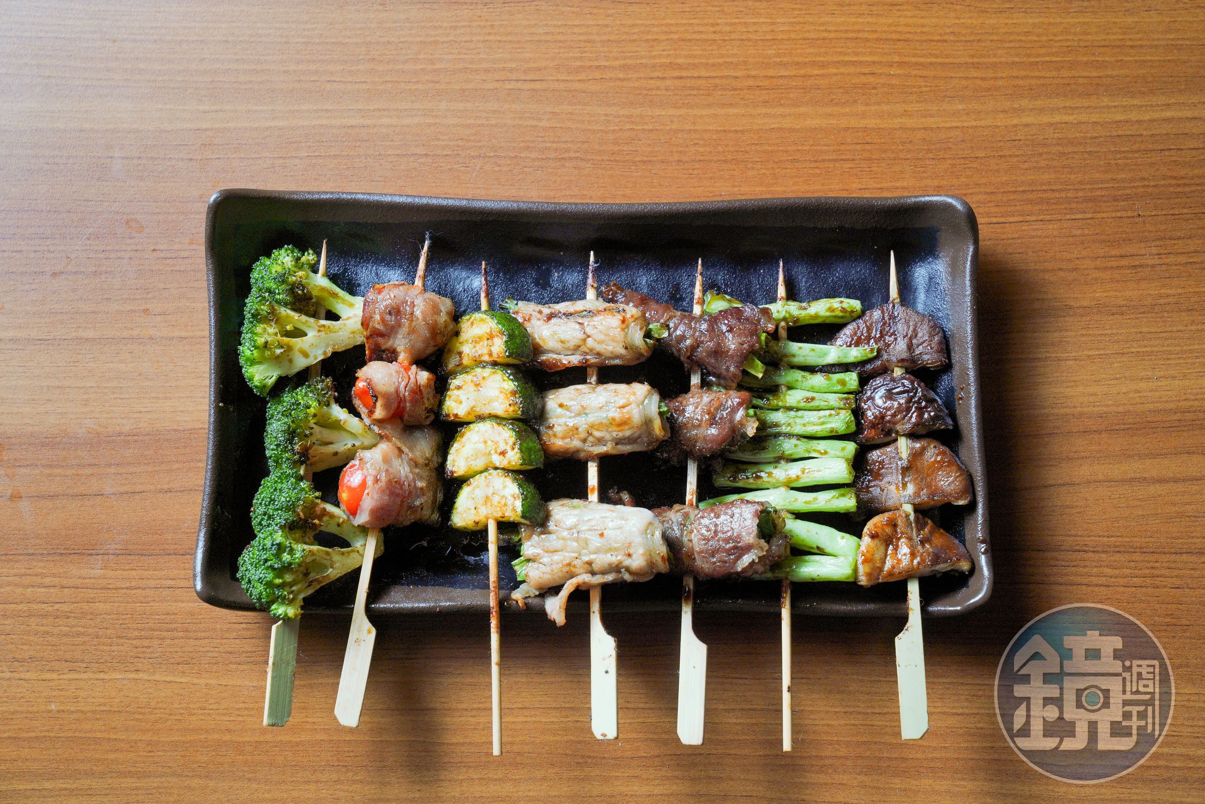 蔬菜、肉類串燒種類繁多，除了烤的火侯要恰當外，烤醬好不好吃也是關鍵。 