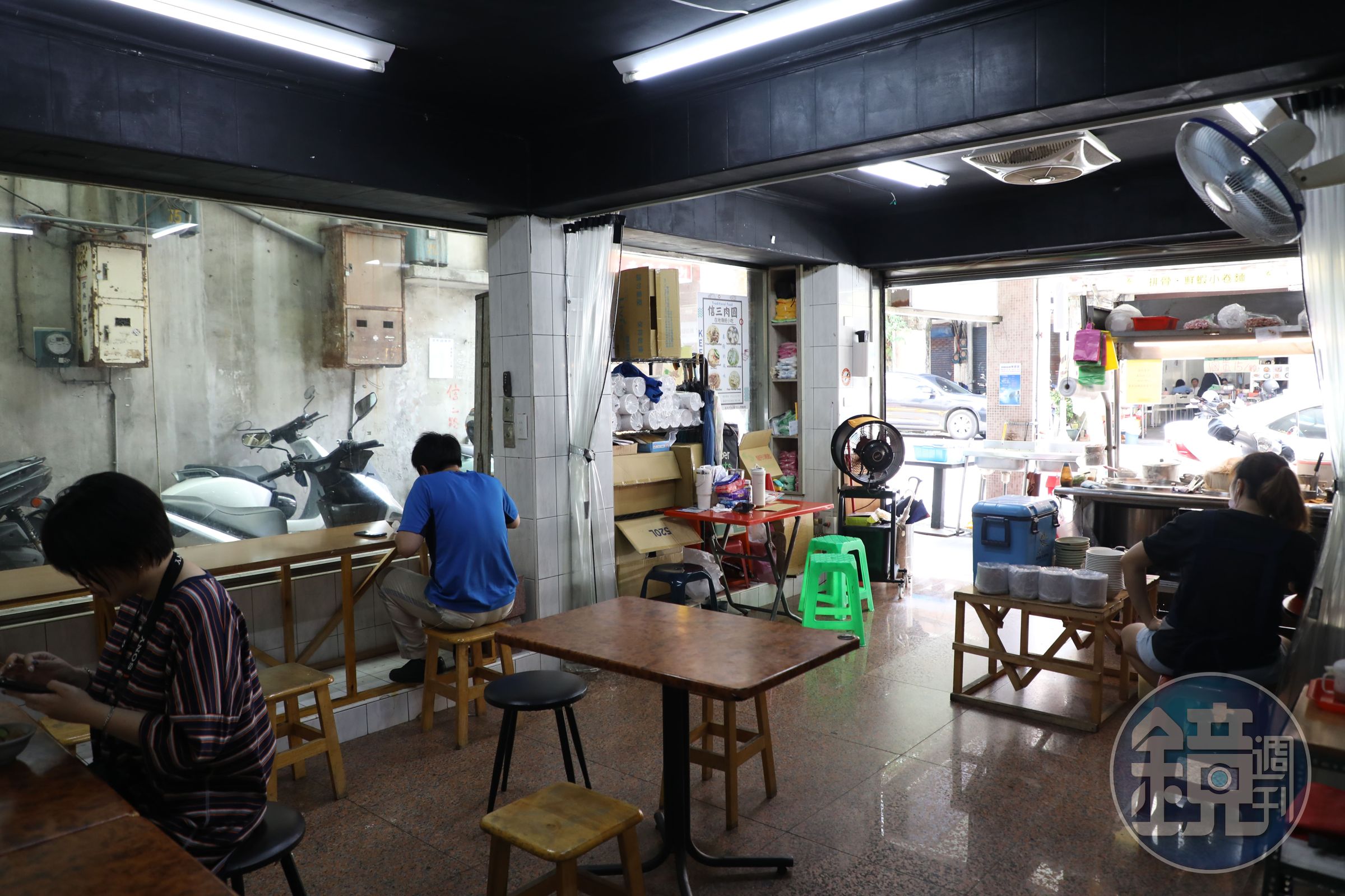 信三肉圓的店面樸實，銅板價就能吃飽。