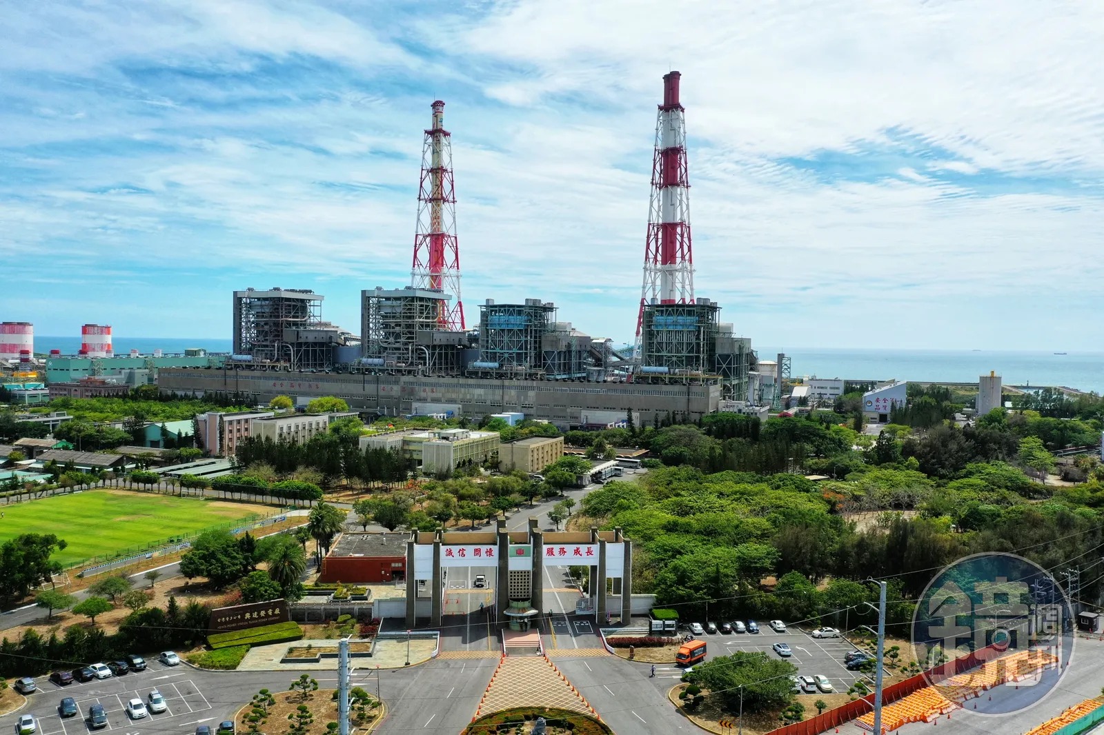 高雄興達電廠一名外包商員工，今日上午被發現陳屍辦公室內。（本刊資料照）