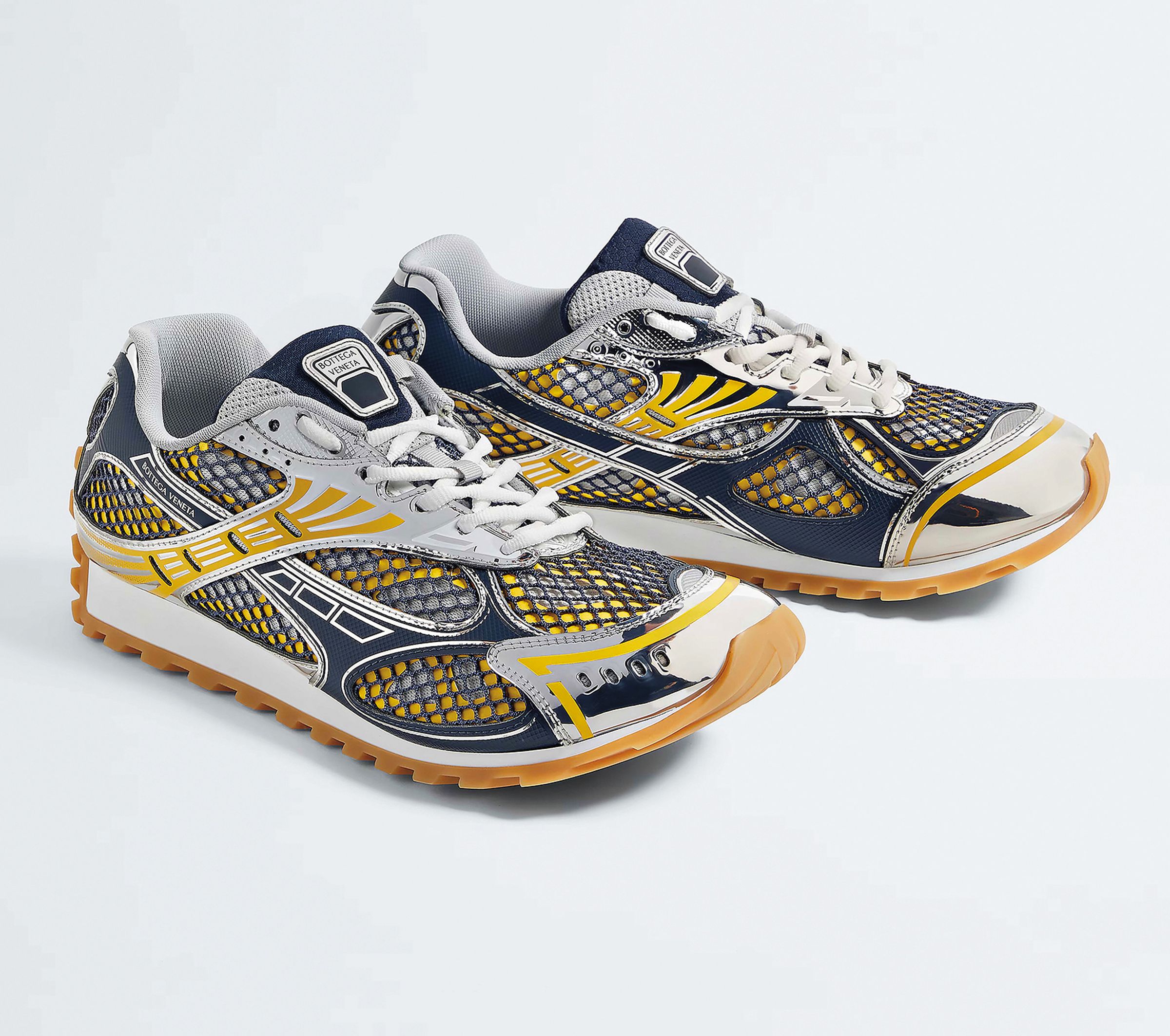 Orbit Flash復古休閒鞋。NT$35,200（BOTTEGA VENETA提供）