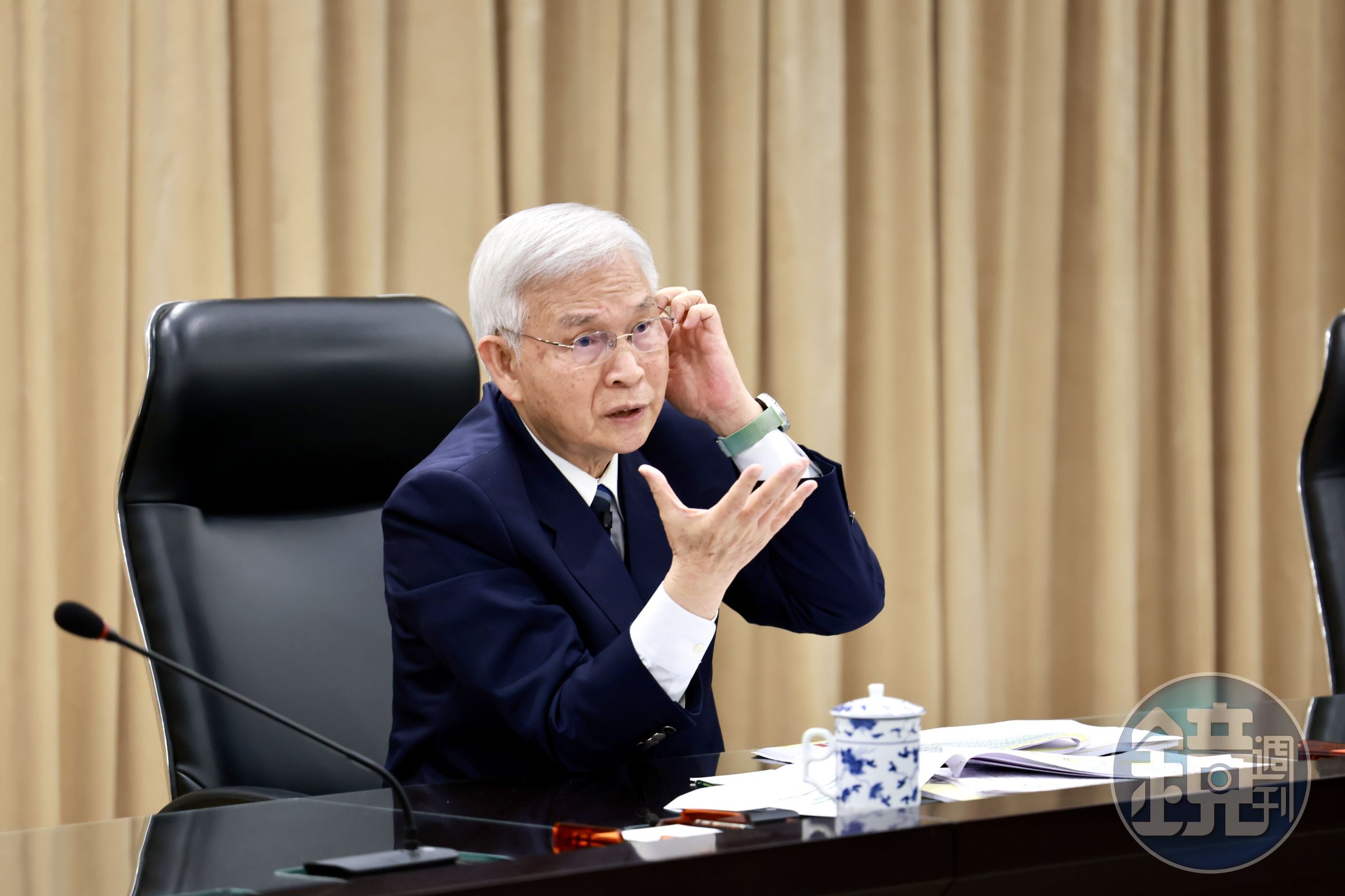 央行總裁楊金龍總裁指出,若通膨壓力過高,必要時不排除採行升息緊縮貨幣政策。(本刊資料照)