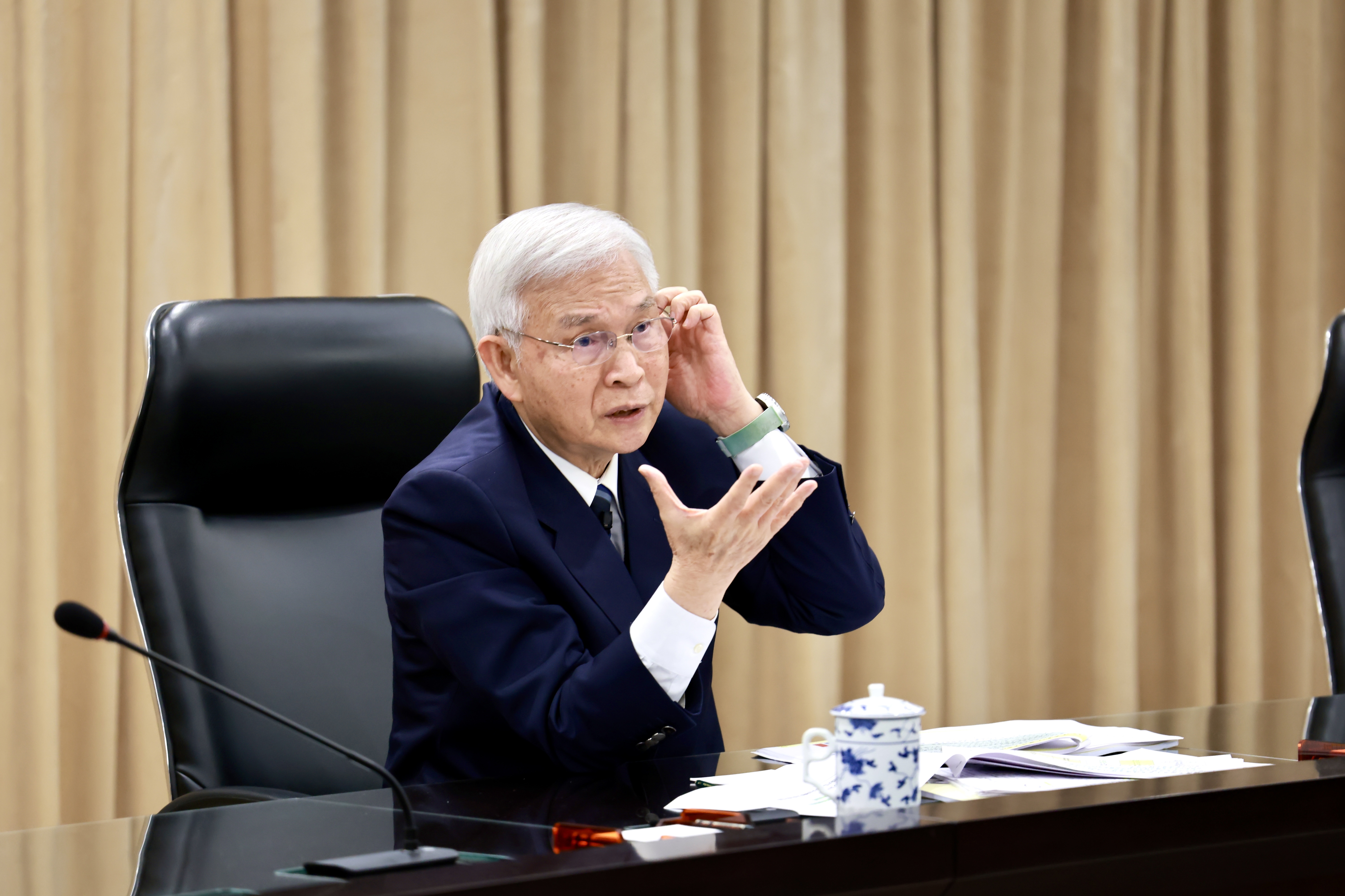 央行總裁楊金龍總裁指出,若通膨壓力過高,必要時不排除採行升息緊縮貨幣政策。(本刊資料照)