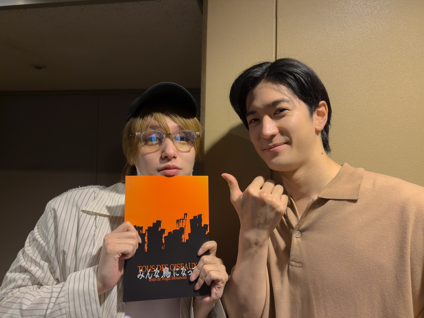 中島裕翔演出舞台劇，Hey! Say! JUMP成員伊野尾慧也去支持。（翻攝中島裕翔INS）