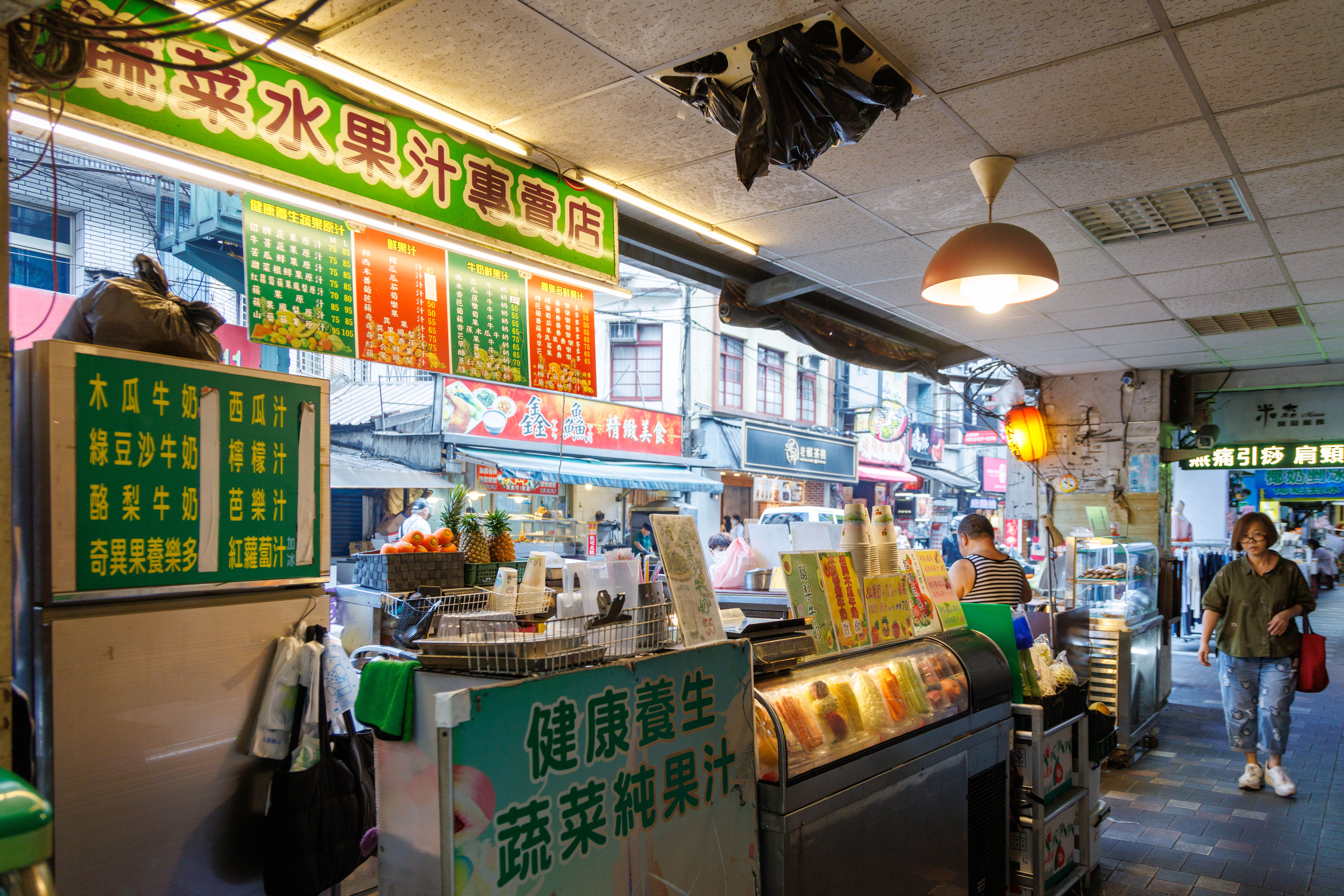「隨緣蔬果汁」標榜賣的是健康養生的純粹蔬果汁。