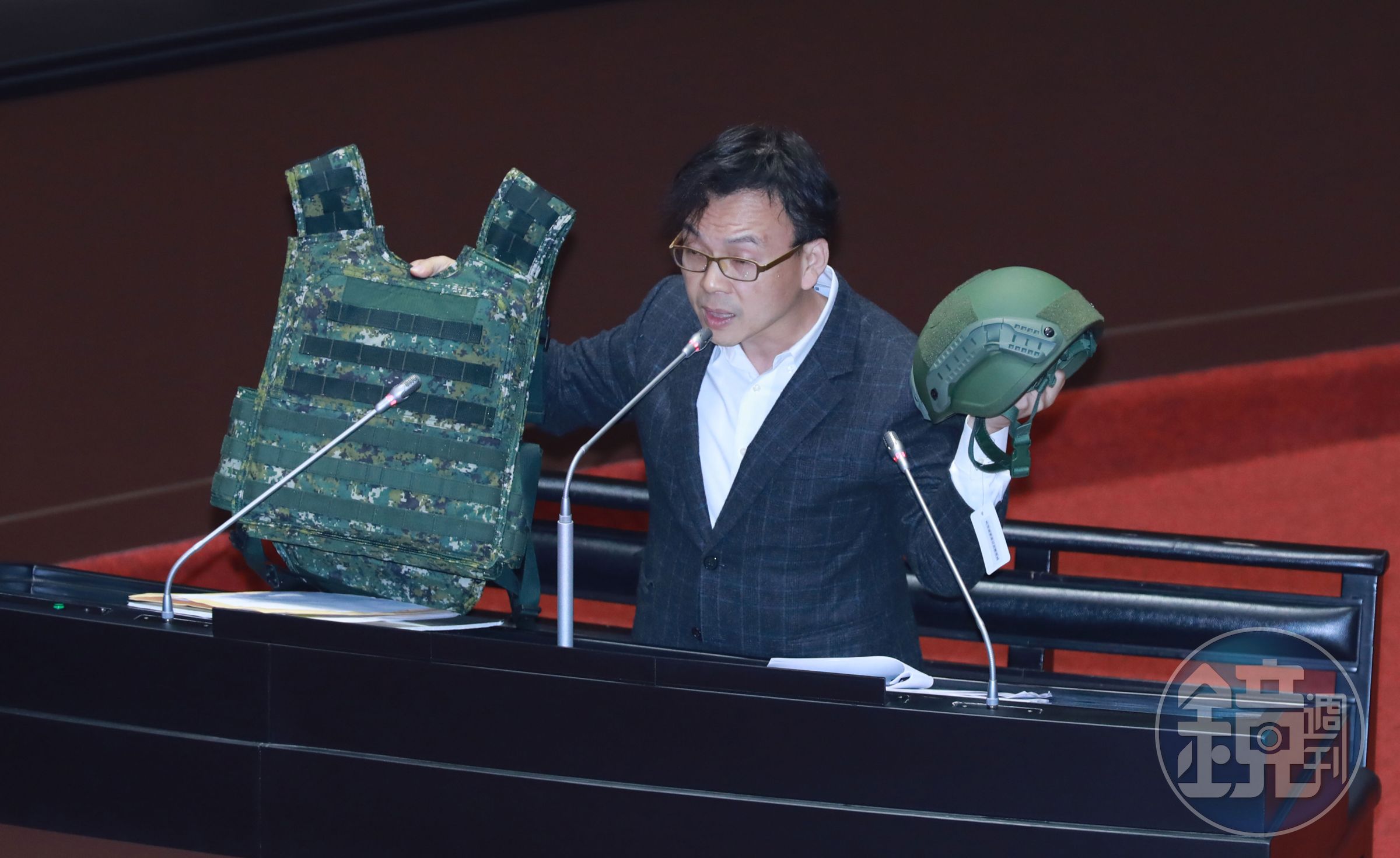 立委鄭正鈐強調，會持續追蹤防彈軍品問題，國軍基層安全，不容忽視。