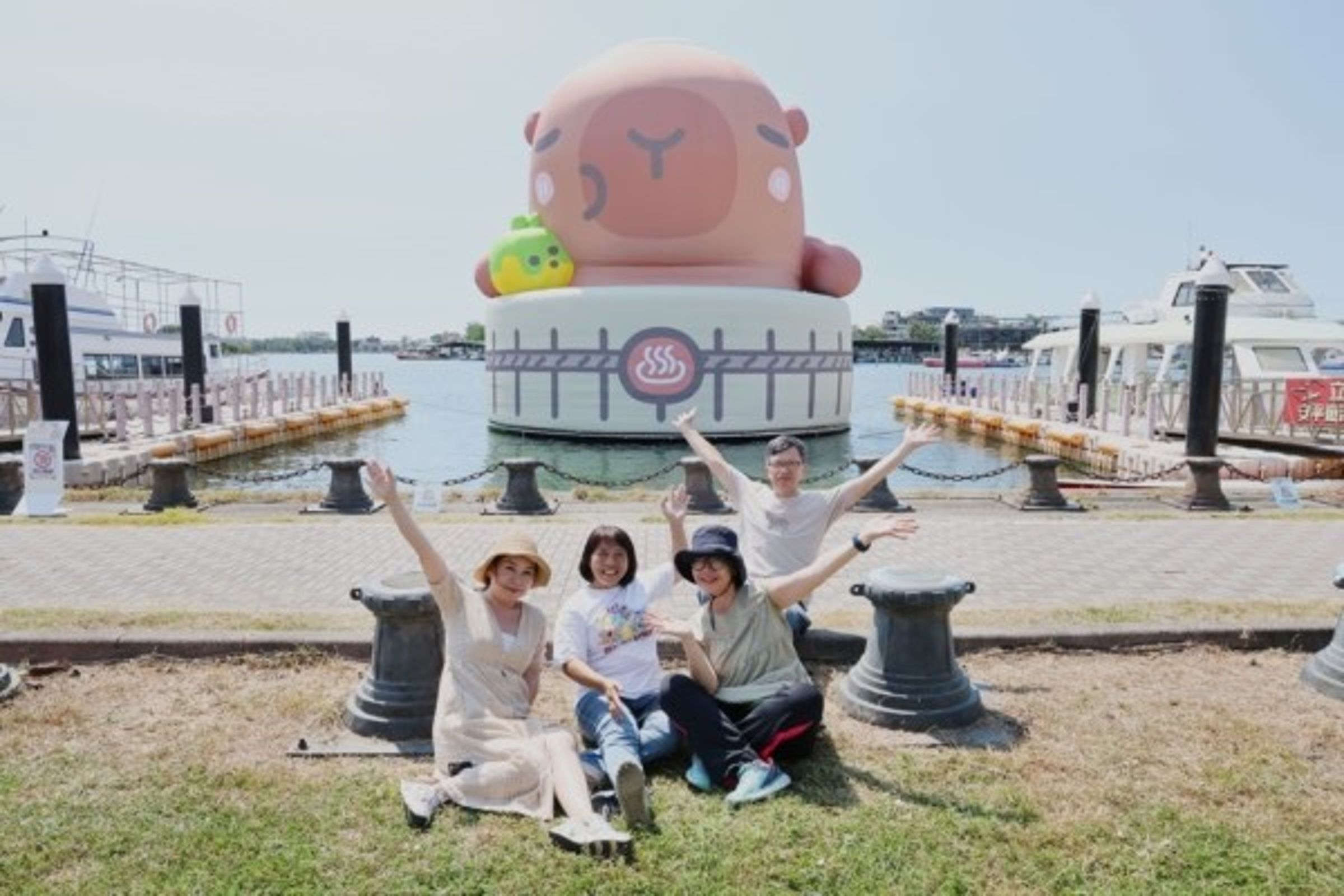 台南市政府觀光旅遊局主辦的「2025卡比胖拉出沒注意!台南萌翻天」活動今(13)日起至10月19日在安平漁人碼頭登場。(台南市政府提供)