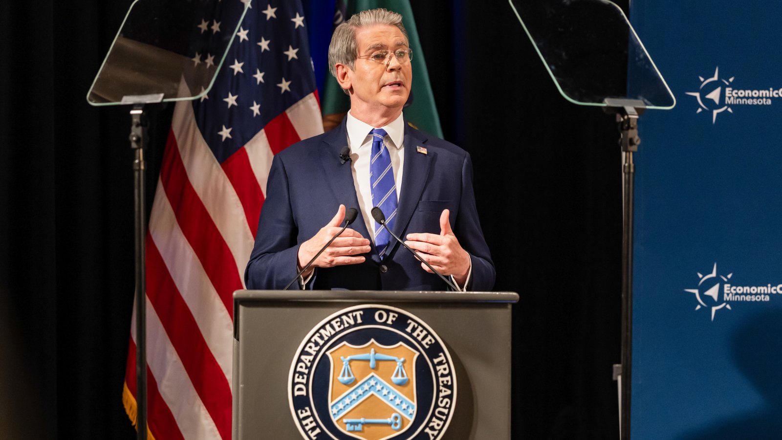 貝森特接受專訪時表示,直到南韓國會正式批准美韓關稅協議相關法案之前,兩國間將不存在貿易協議。(翻攝自X@EconomicClubMN)