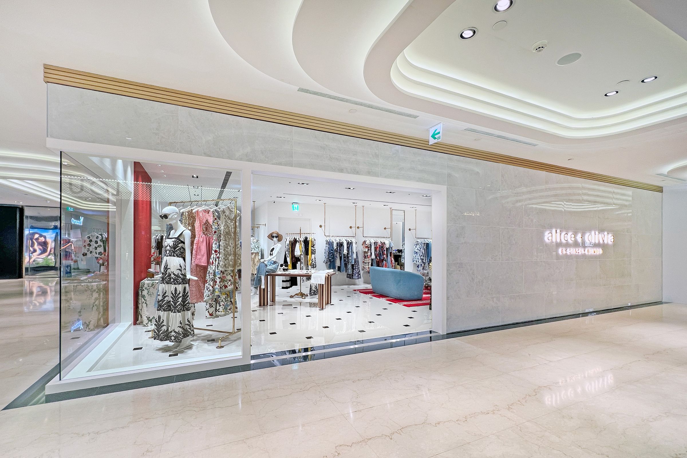 alice + olivia by Stacey Bendet微風信義店。（alice + olivia by Stacey Bendet提供）