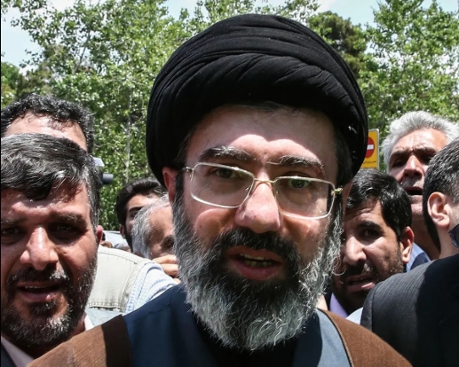 伊朗新任最高領袖出爐,哈米尼之子穆傑塔巴(Mojtaba Khamenei)接任將接任。(翻攝自X@Realneo101)