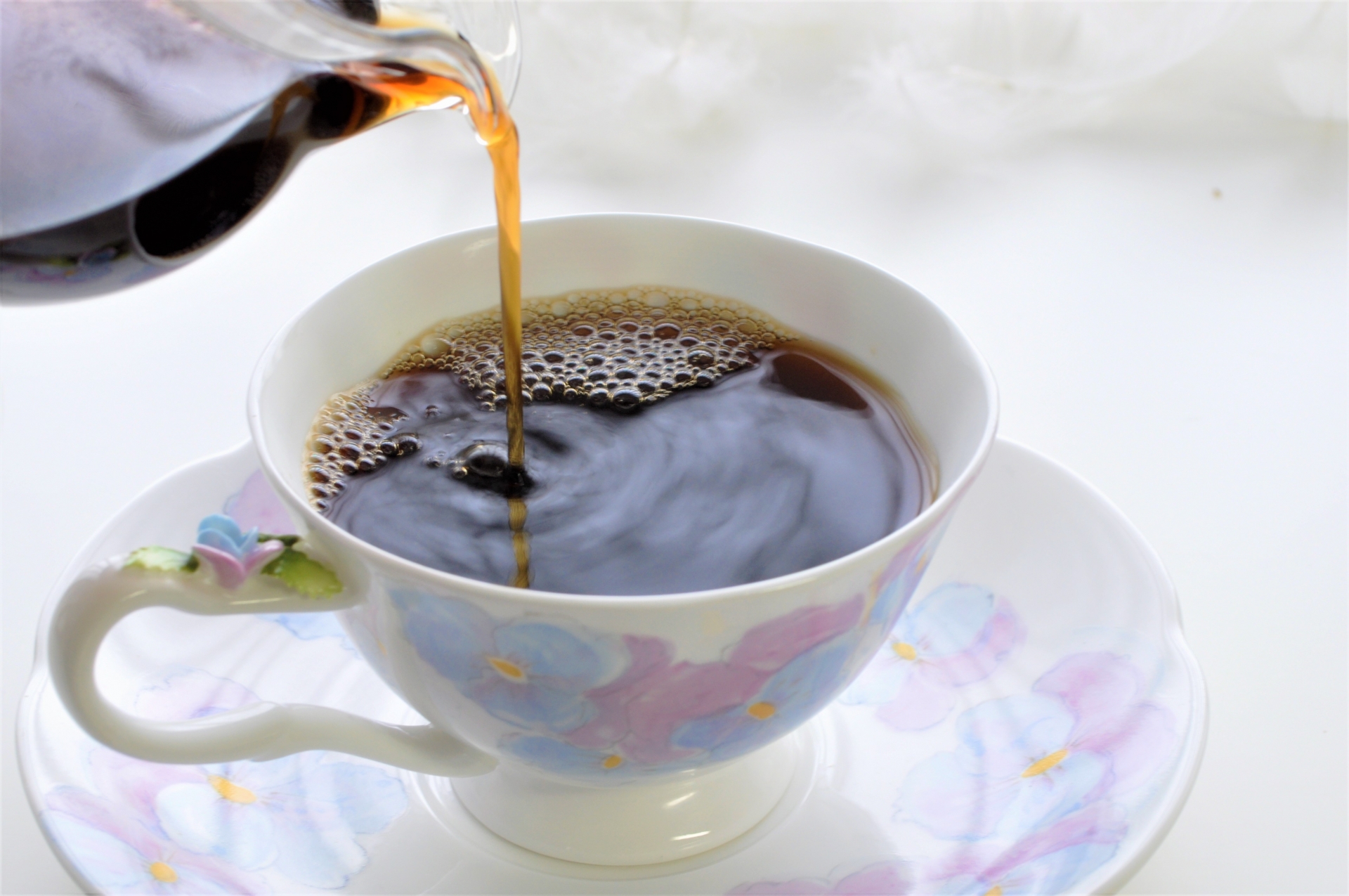 研究發現每天喝2.5到4.5杯咖啡有助降低死亡率。（示意圖，photoAC）